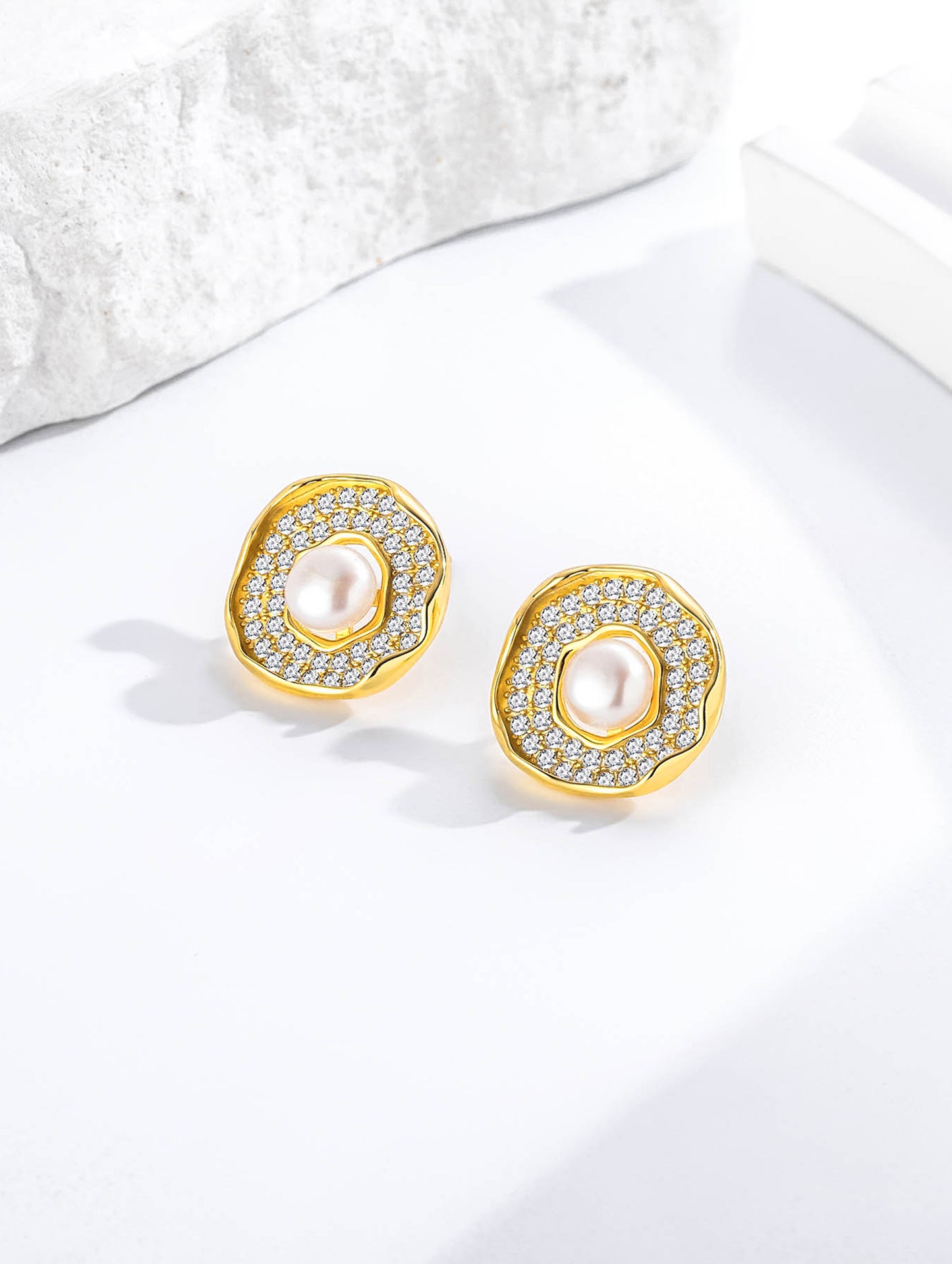 AURELIA PEARL STUDS EARRINGS