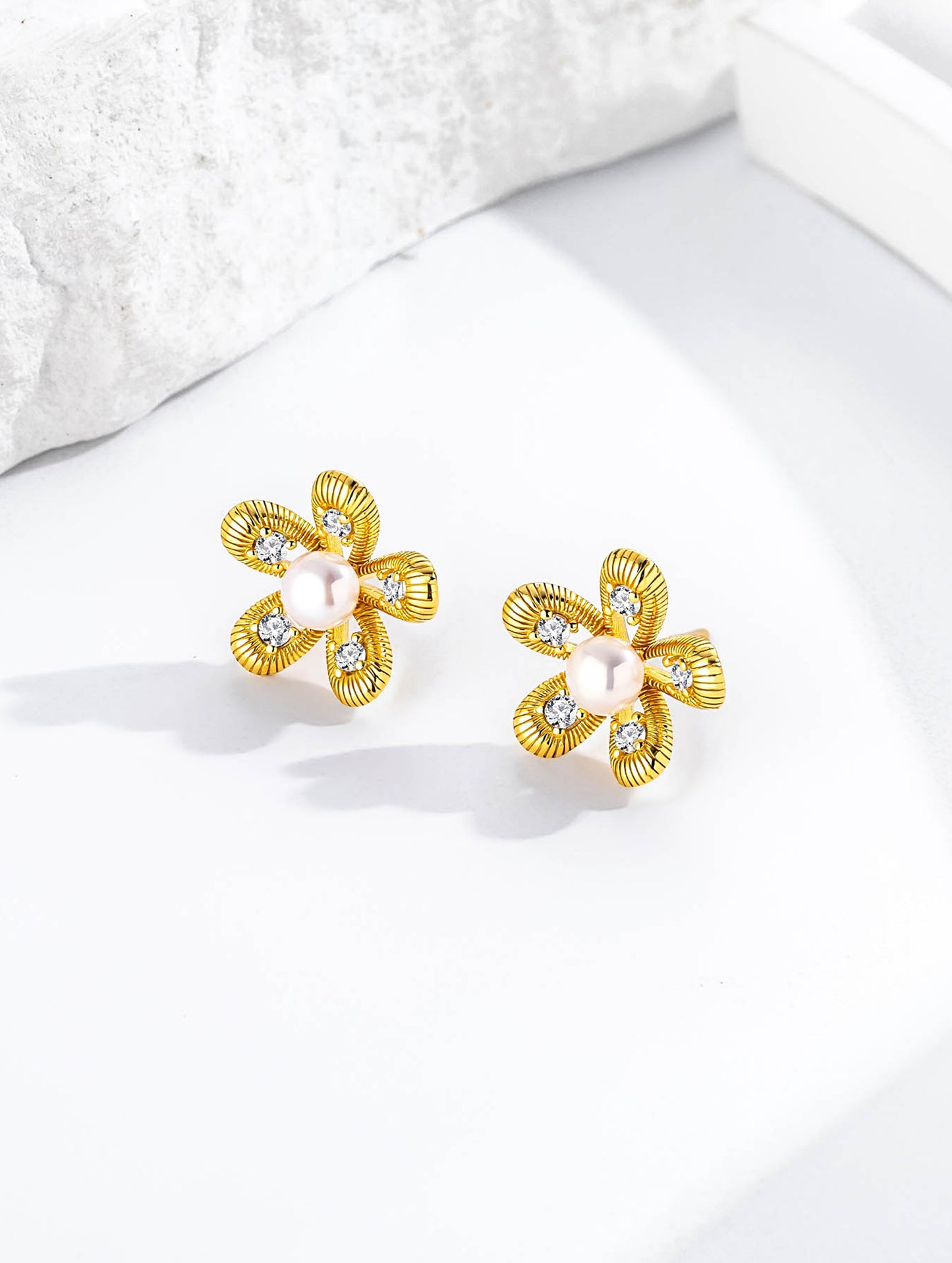 SUNLIT PETAL PEARL STUD EARRINGS