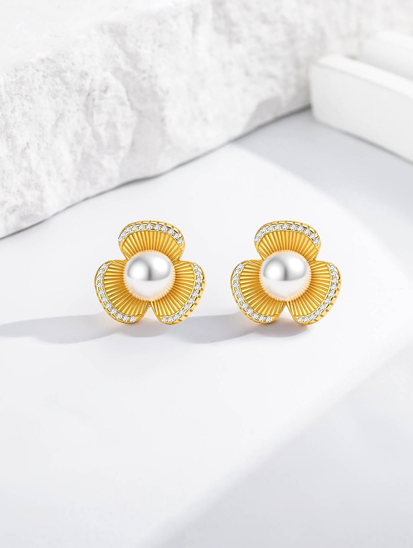 RADIANT BLOOM PEARL EARRINGS