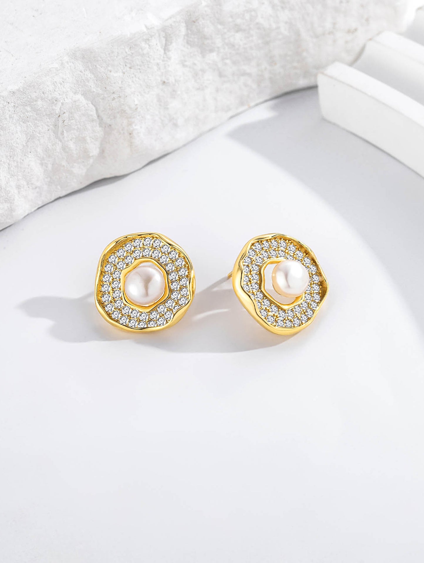 AURELIA PEARL STUDS EARRINGS