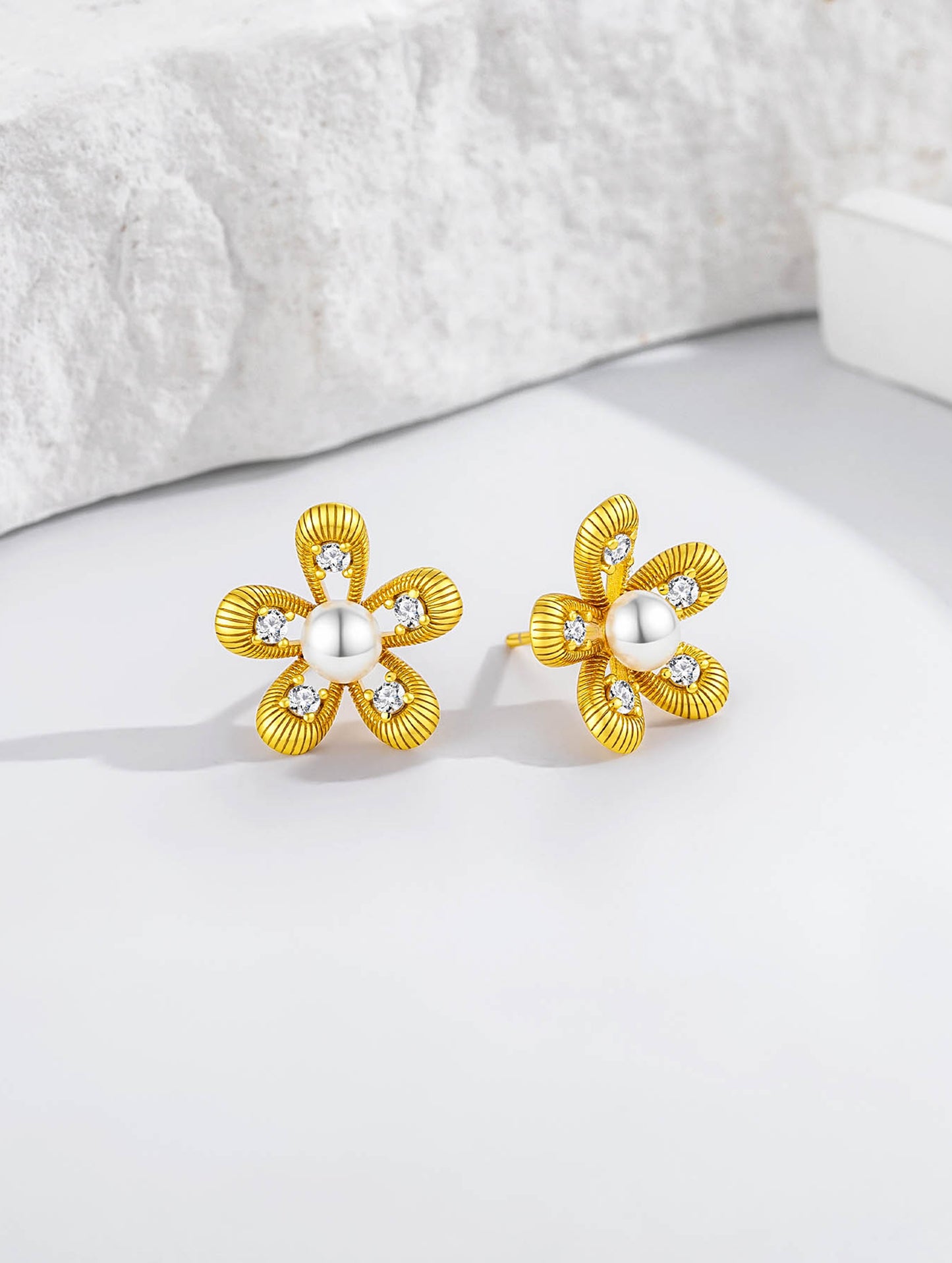 SUNLIT PETAL PEARL STUD EARRINGS