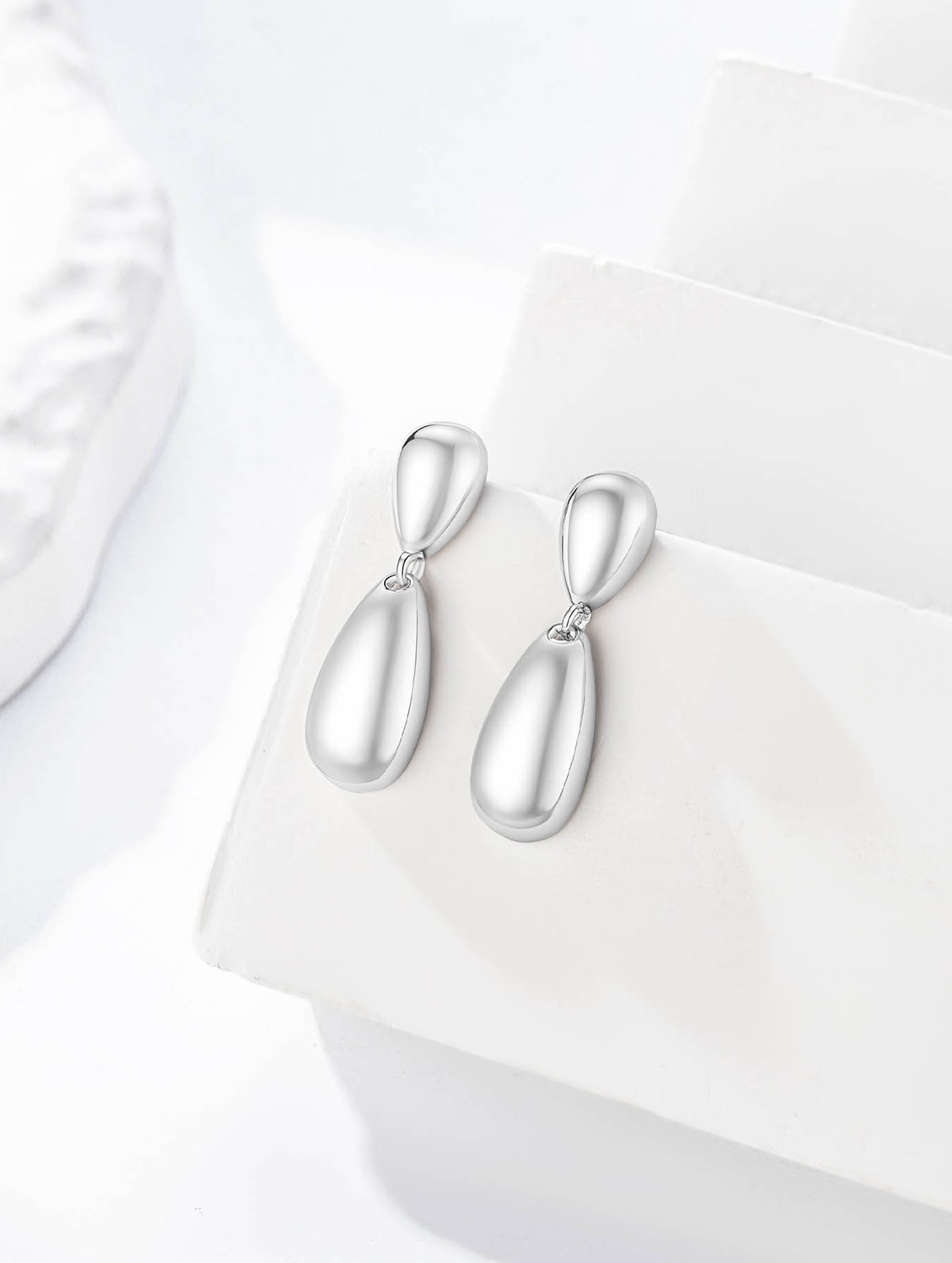 PURE GLOW TEARDROP EARRINGS