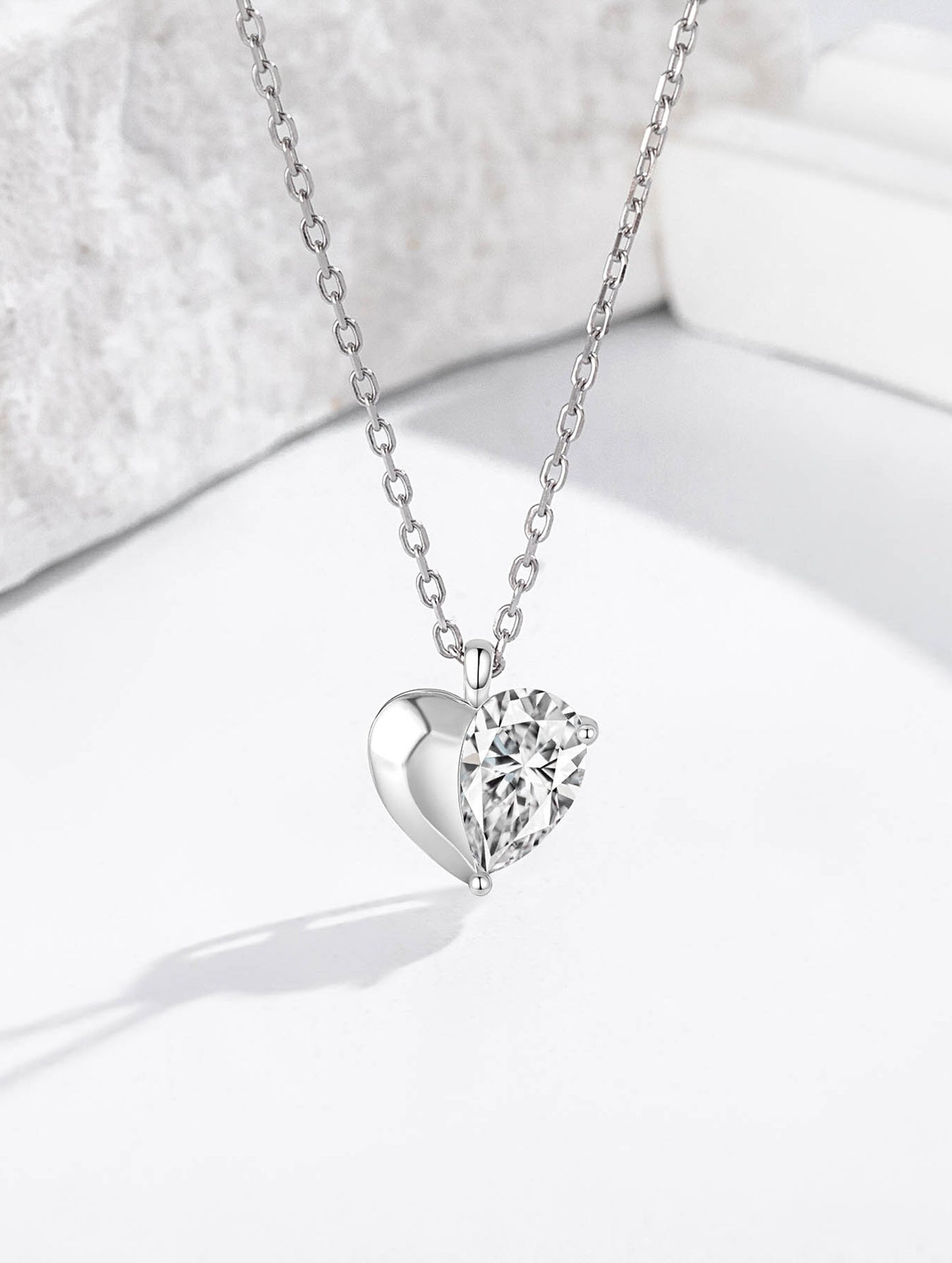 ETERNAL SPARK HEART CHARM CHAIN
