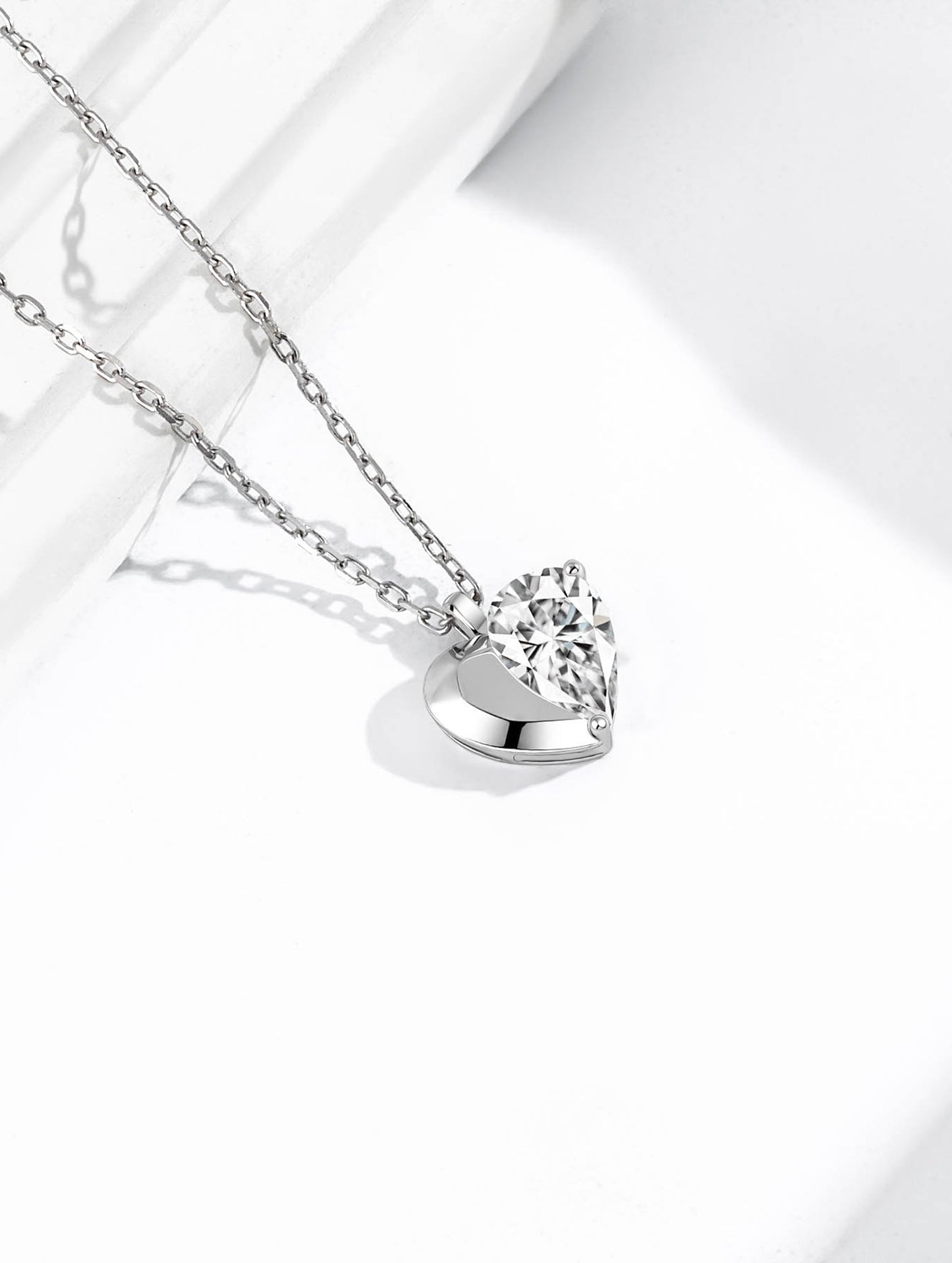 ETERNAL SPARK HEART CHARM CHAIN