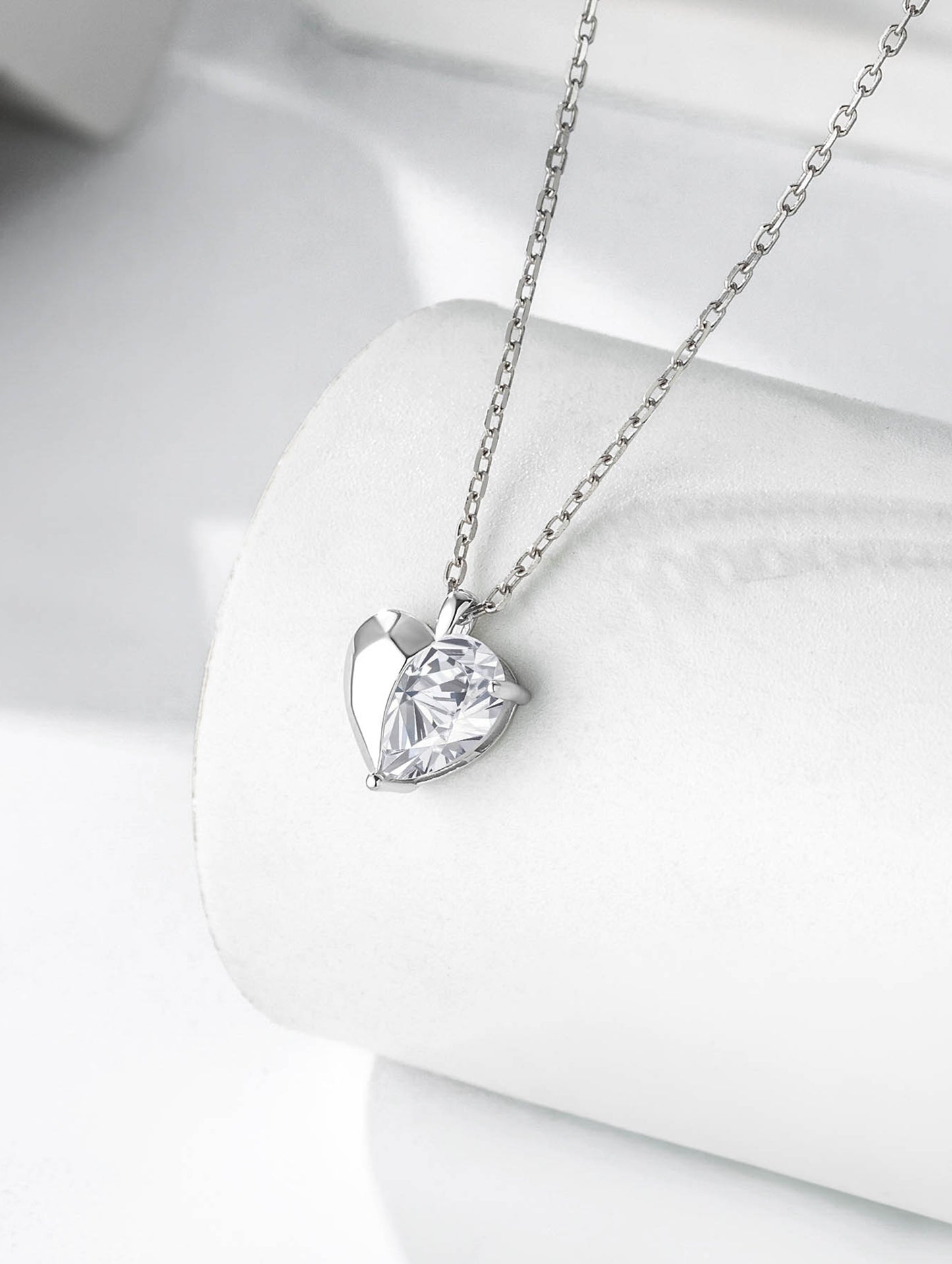 ETERNAL SPARK HEART CHARM CHAIN