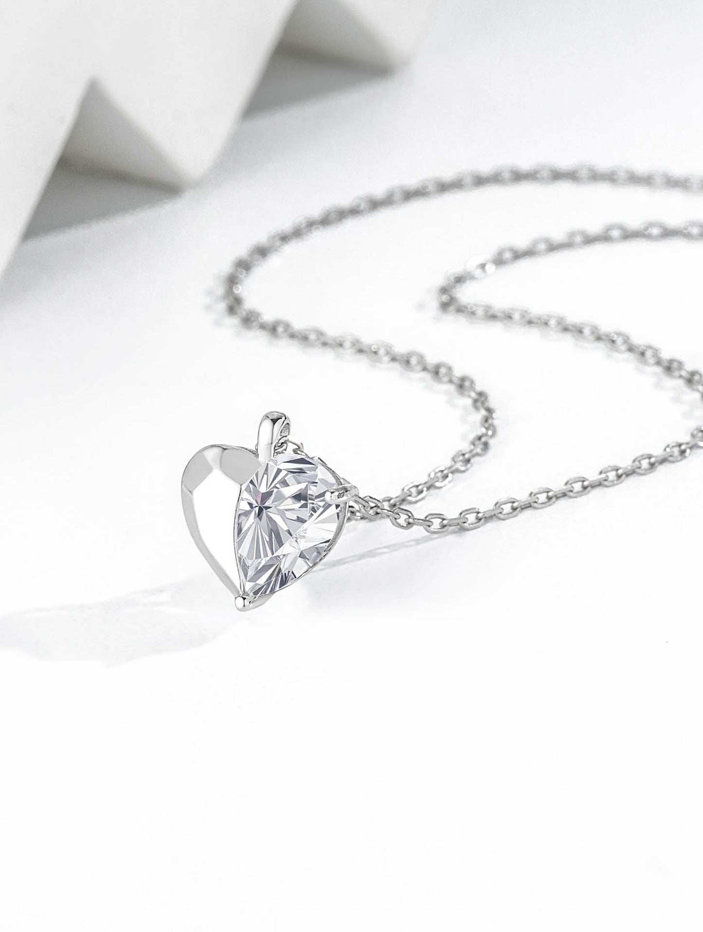 ETERNAL SPARK HEART CHARM CHAIN