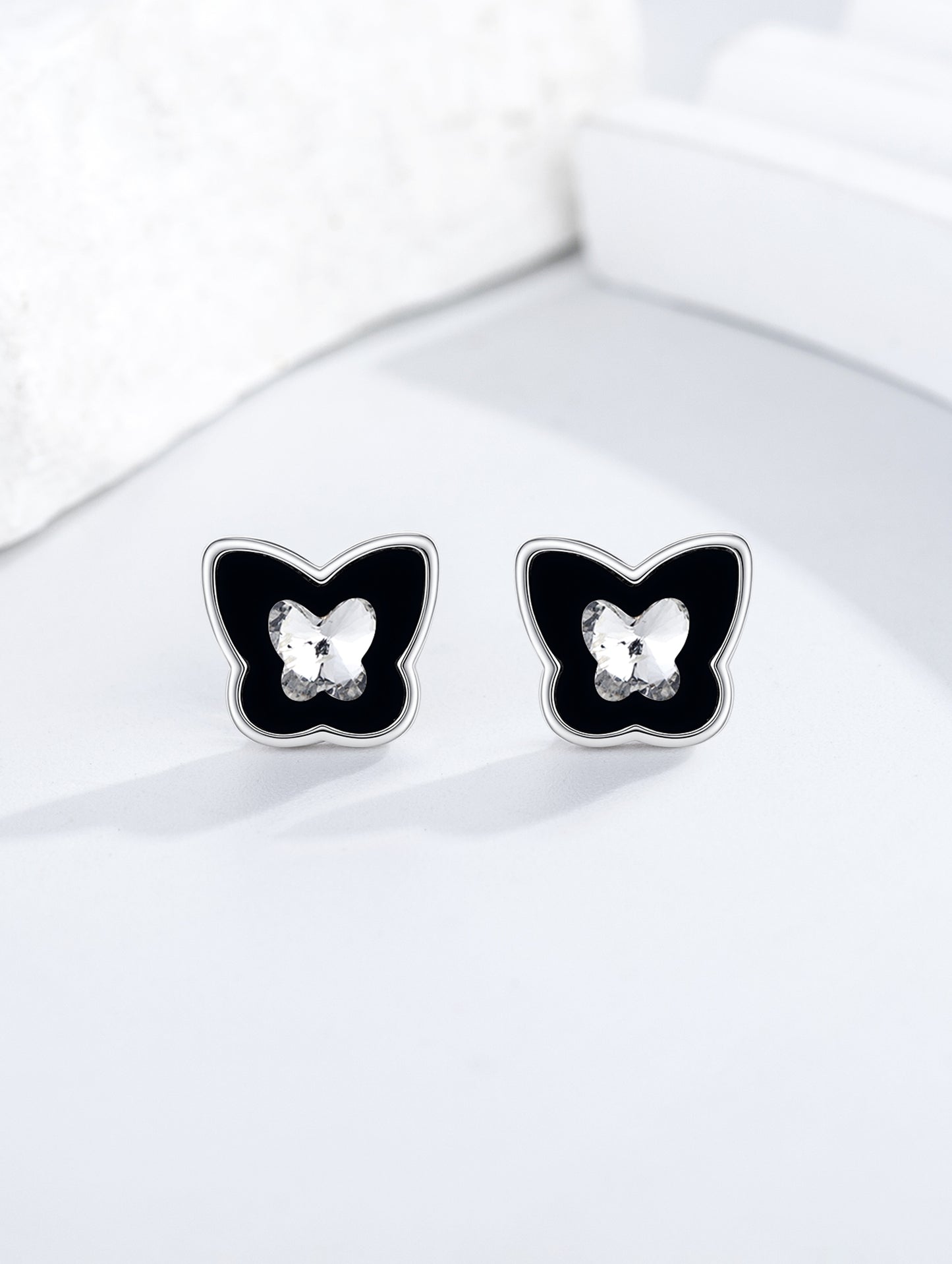 BLACK BLOOM STUD EARRINGS