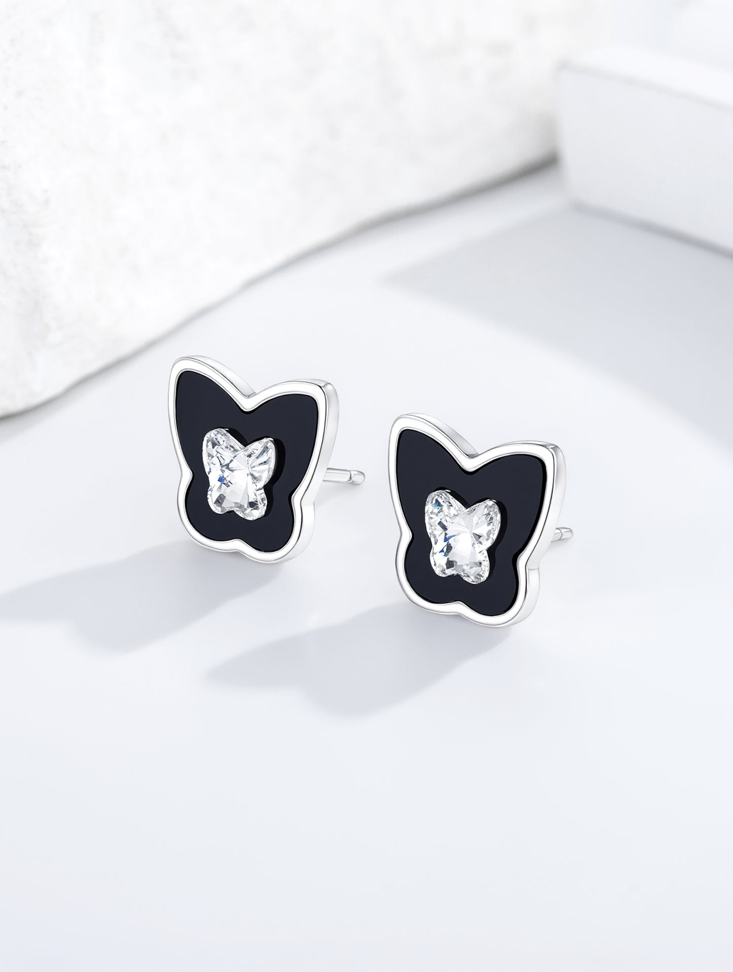 BLACK BLOOM STUD EARRINGS