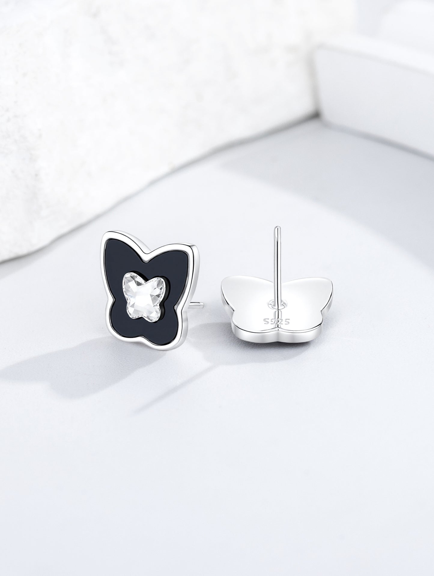 BLACK BLOOM STUD EARRINGS
