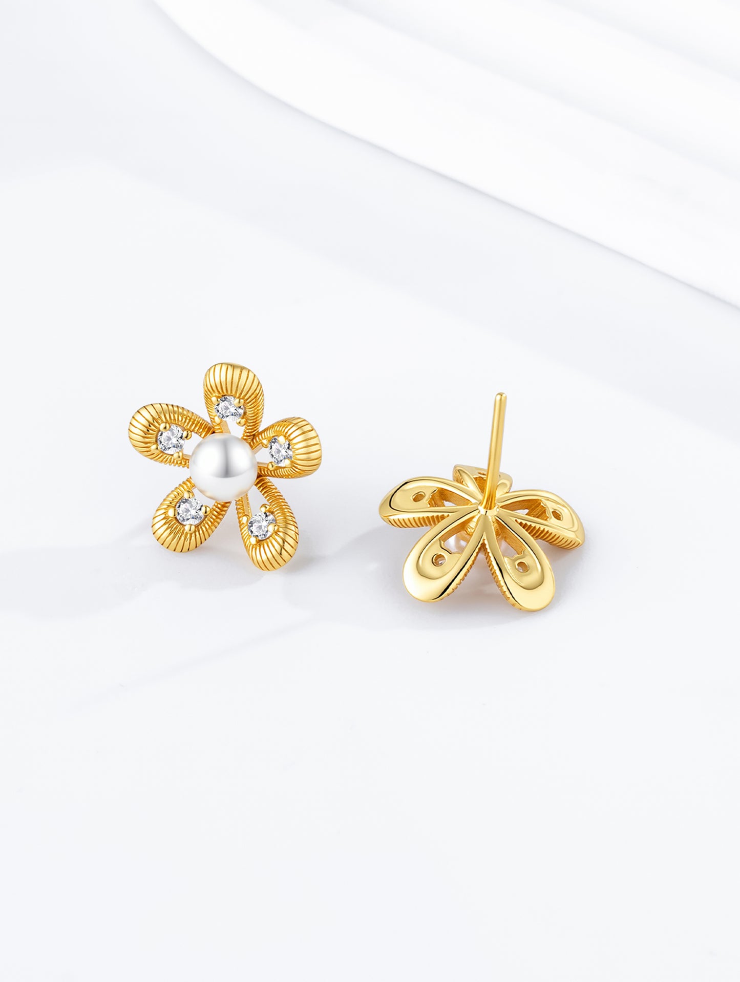 SUNLIT PETAL PEARL STUD EARRINGS