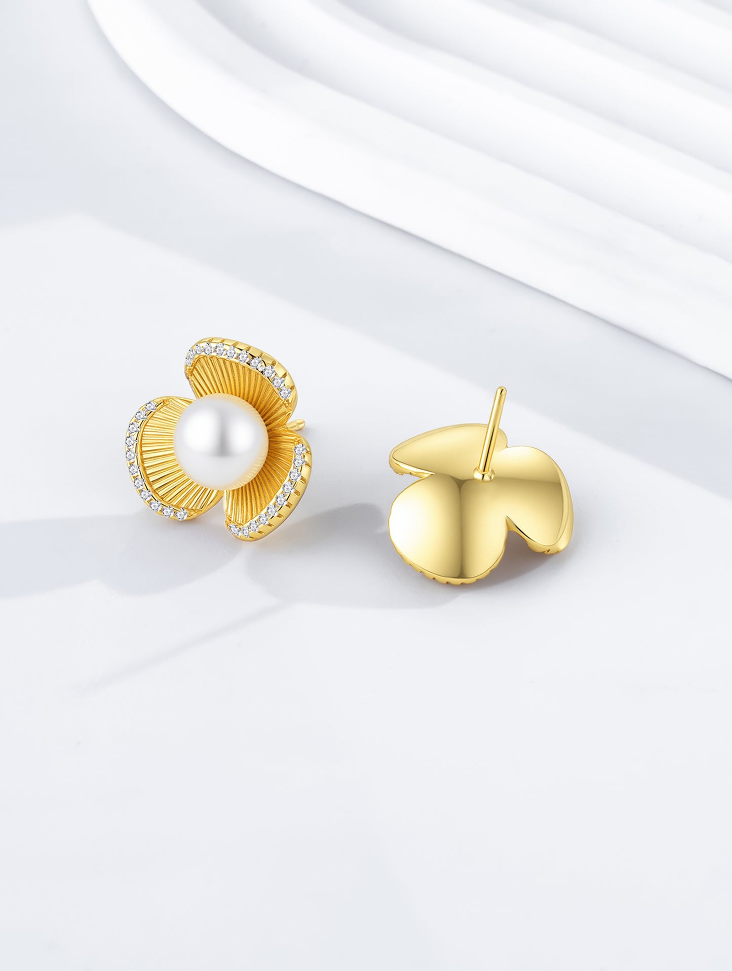 RADIANT BLOOM PEARL EARRINGS