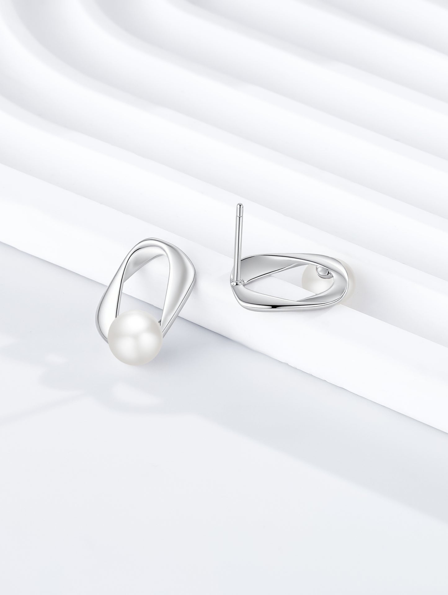 LUSTRE LOOP PEARL EARRINGS