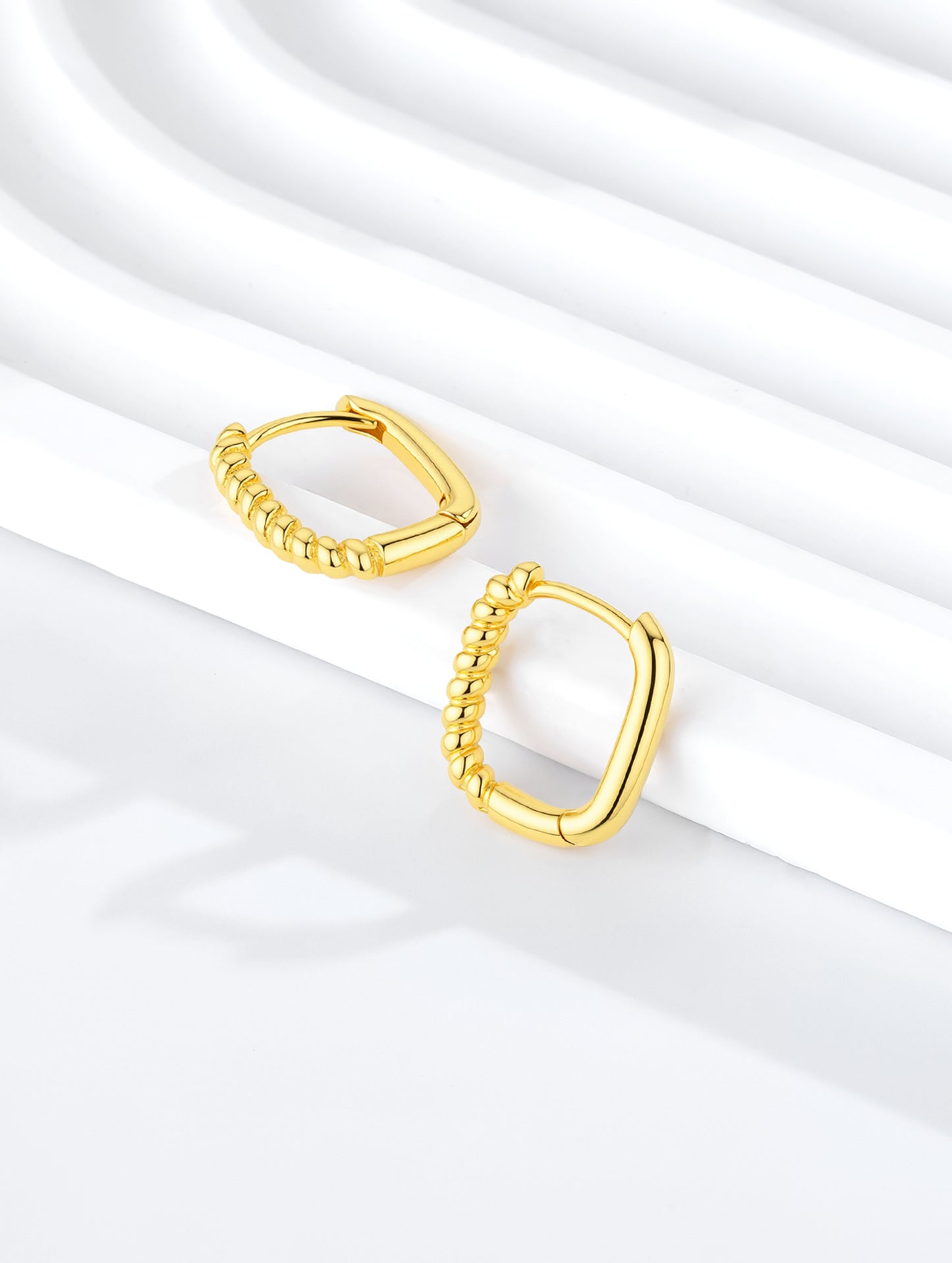 TWISTED GOLD OVAL HOOPS EARRINGS