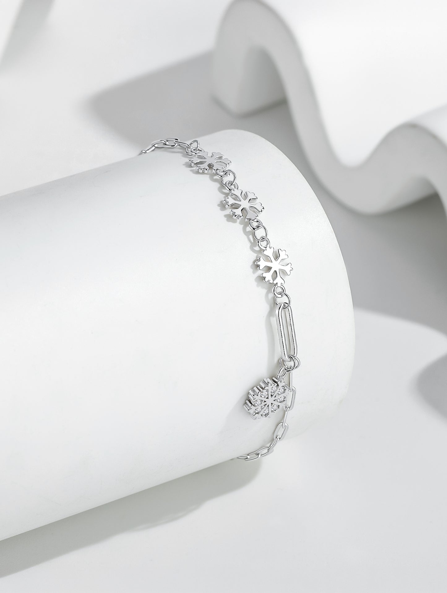 FROSTED SNOWFLAKE CHARM BRACELET
