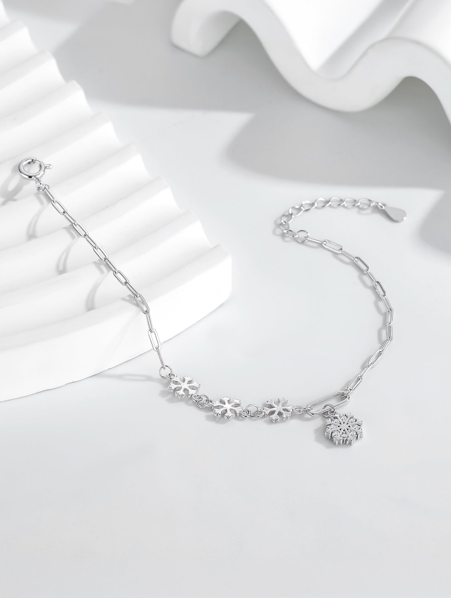 FROSTED SNOWFLAKE CHARM BRACELET