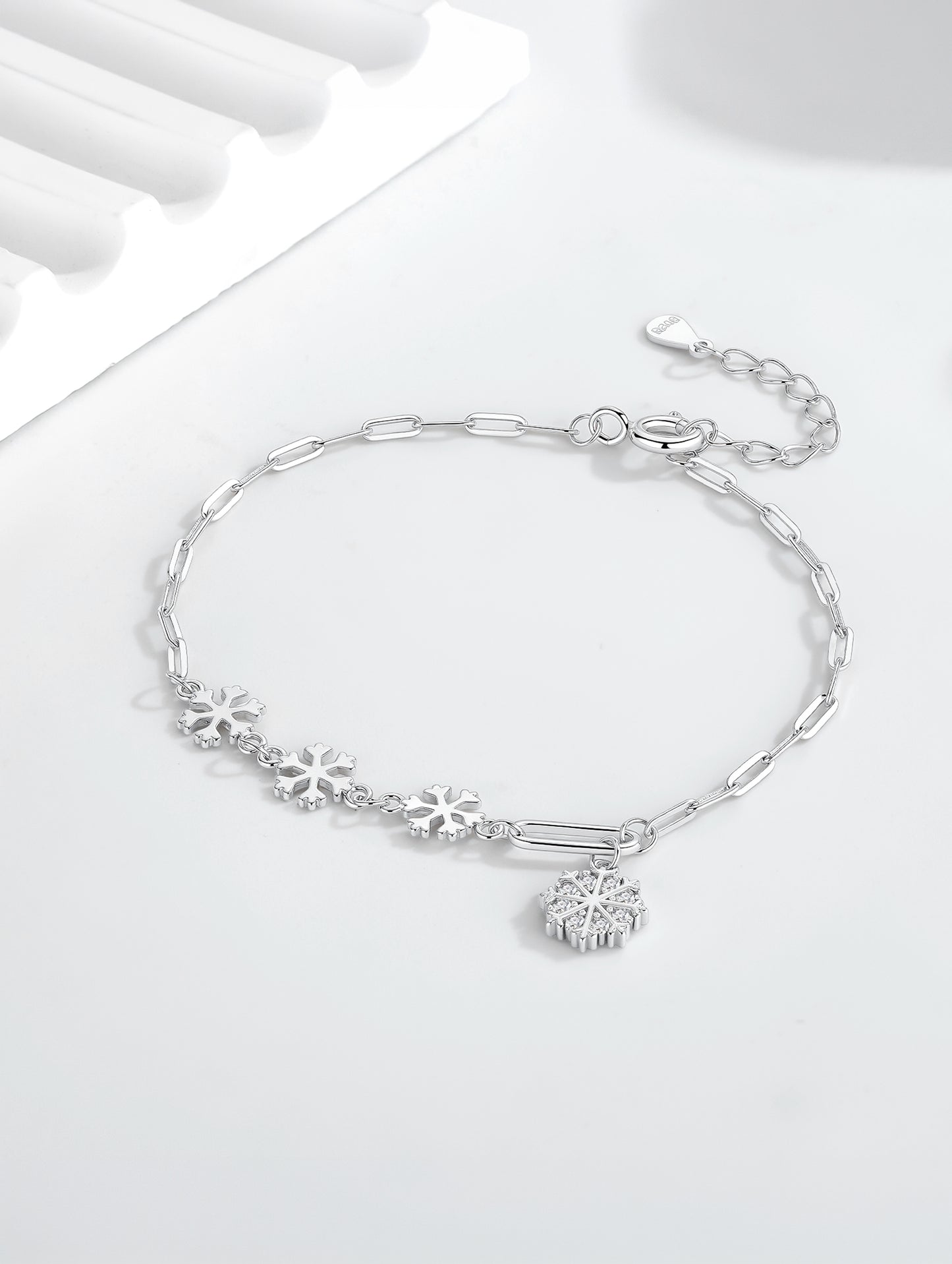 FROSTED SNOWFLAKE CHARM BRACELET