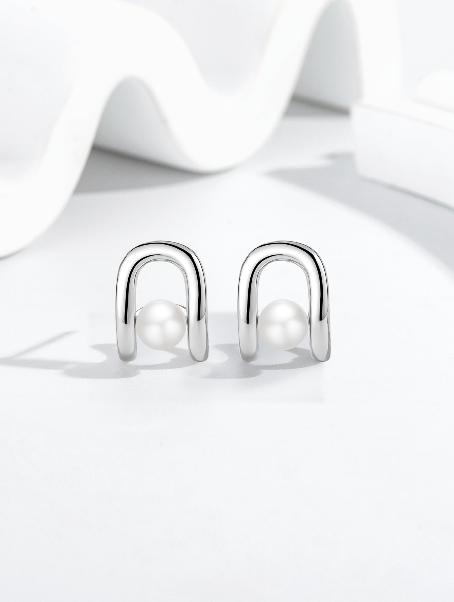 LUNA LOOP PEARL EARRINGS