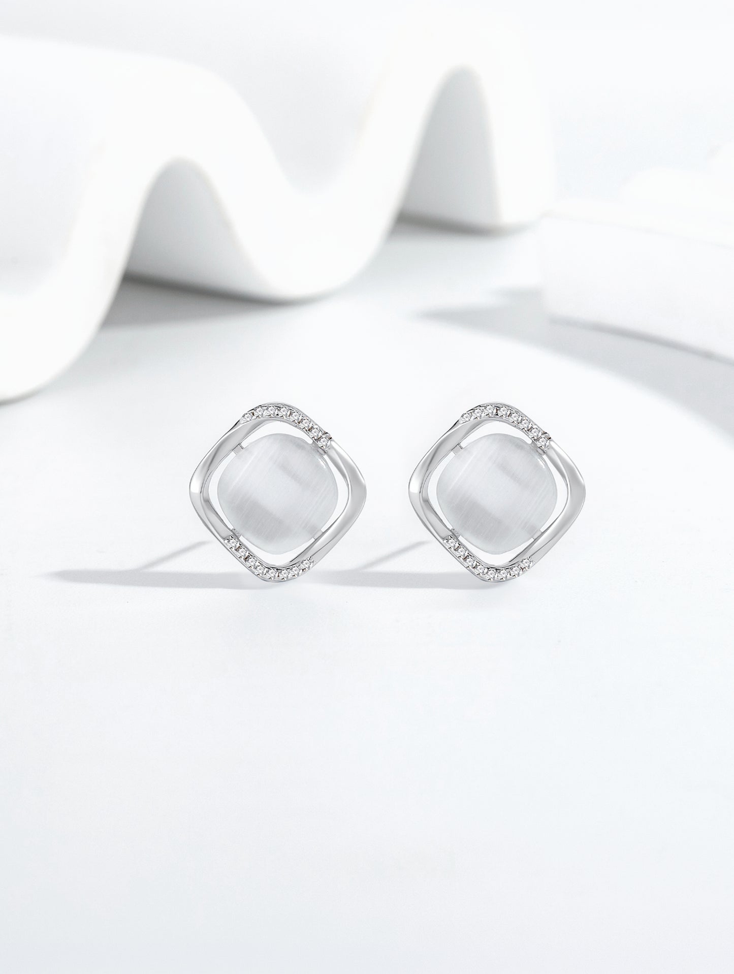 SILVER AURA GLOW STUD EARRINGS