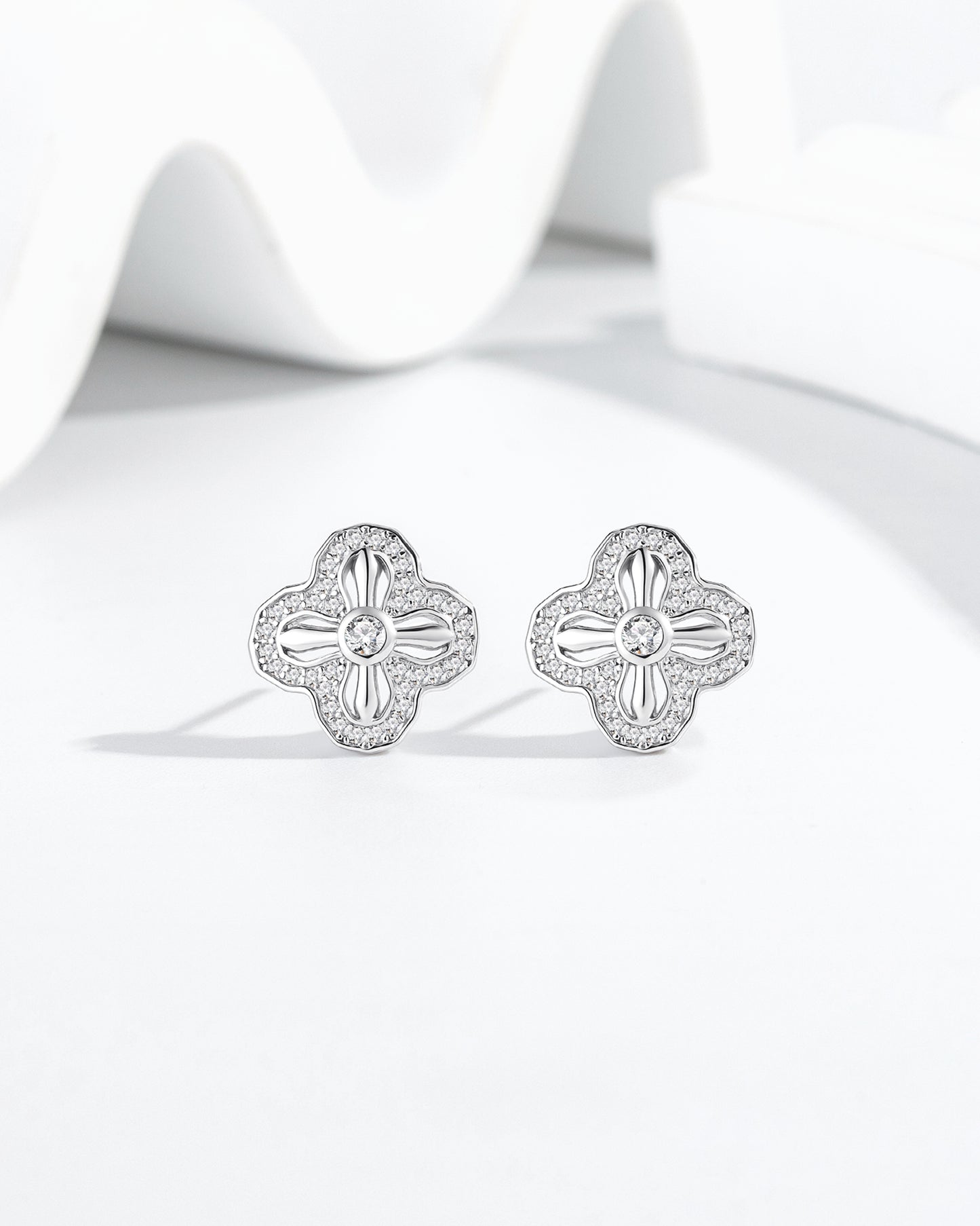 PETAL SPARKLE  STUD EARRINGS