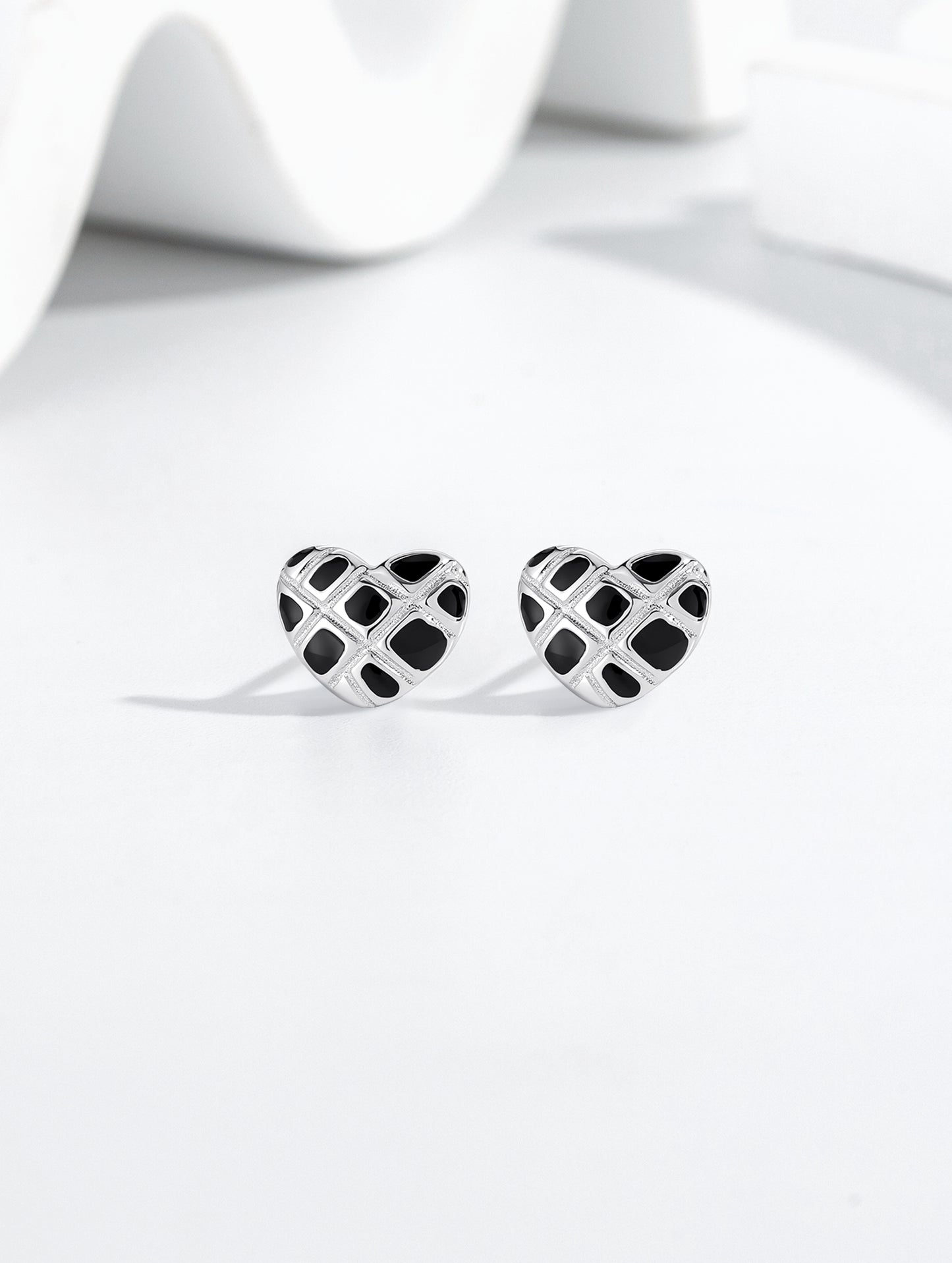 BLACK VELVET HEART STUD EARRINGS