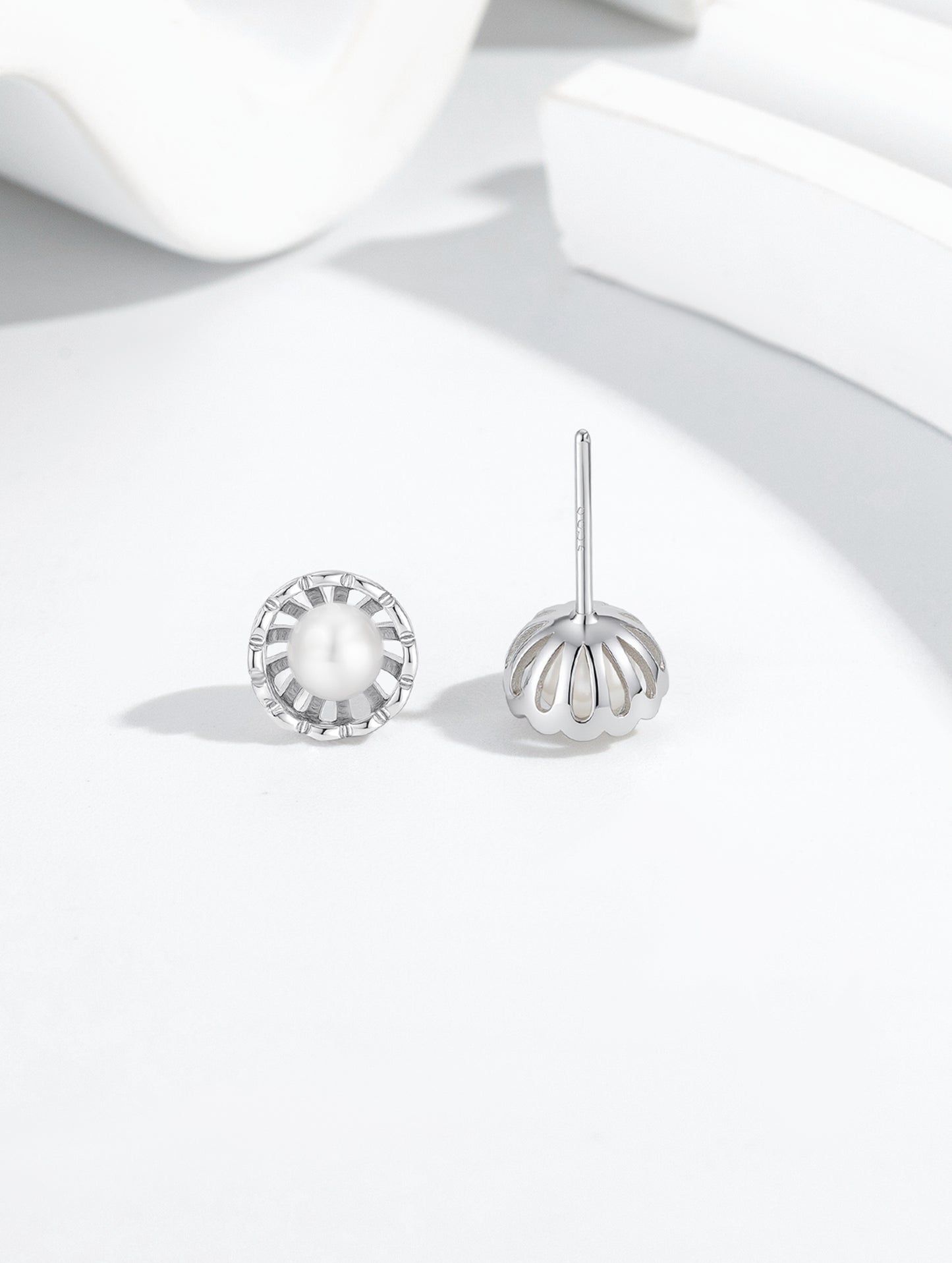 CLASSIC PEARL BLOOM STUD EARRINGS