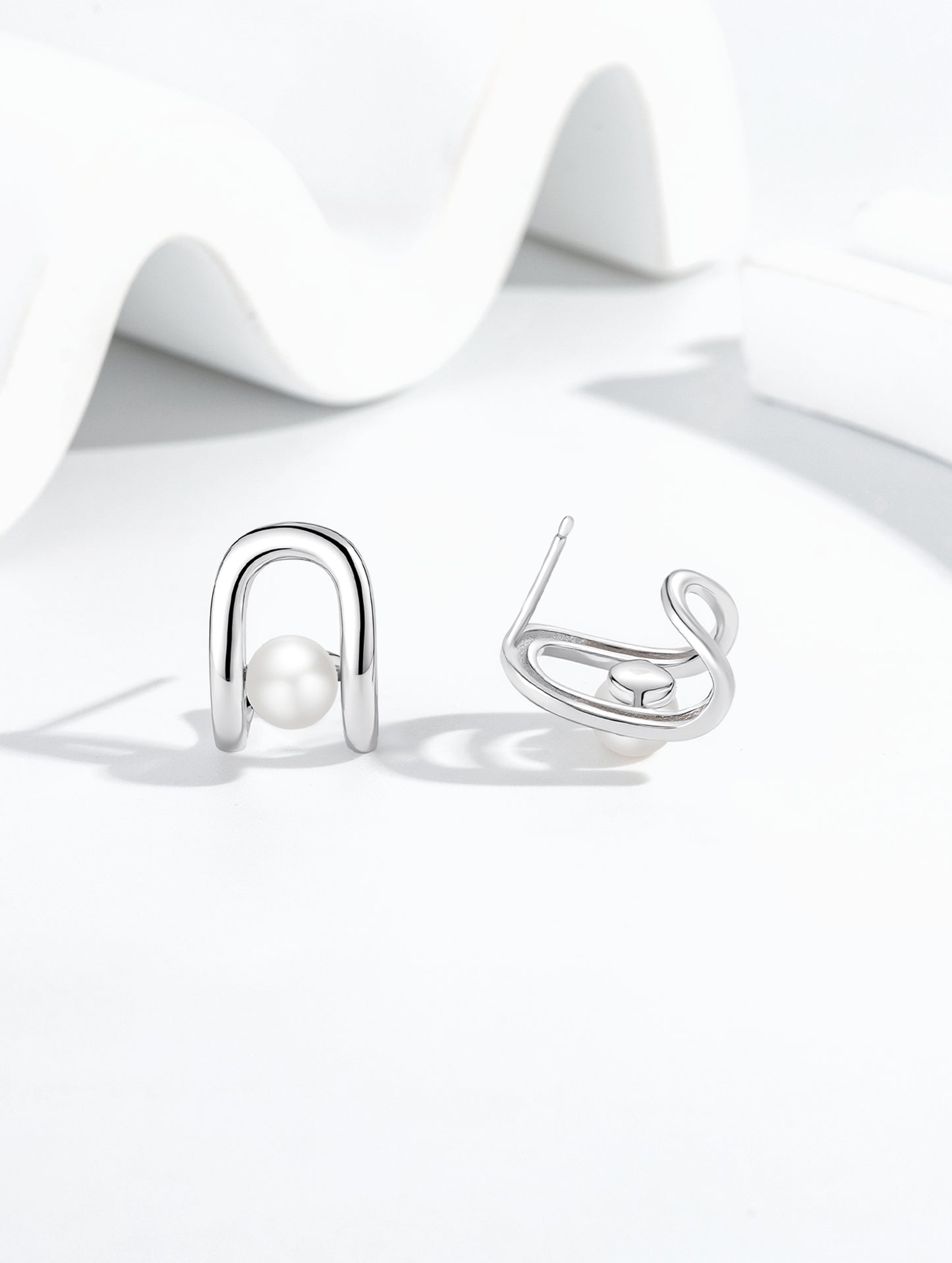 LUNA LOOP PEARL EARRINGS