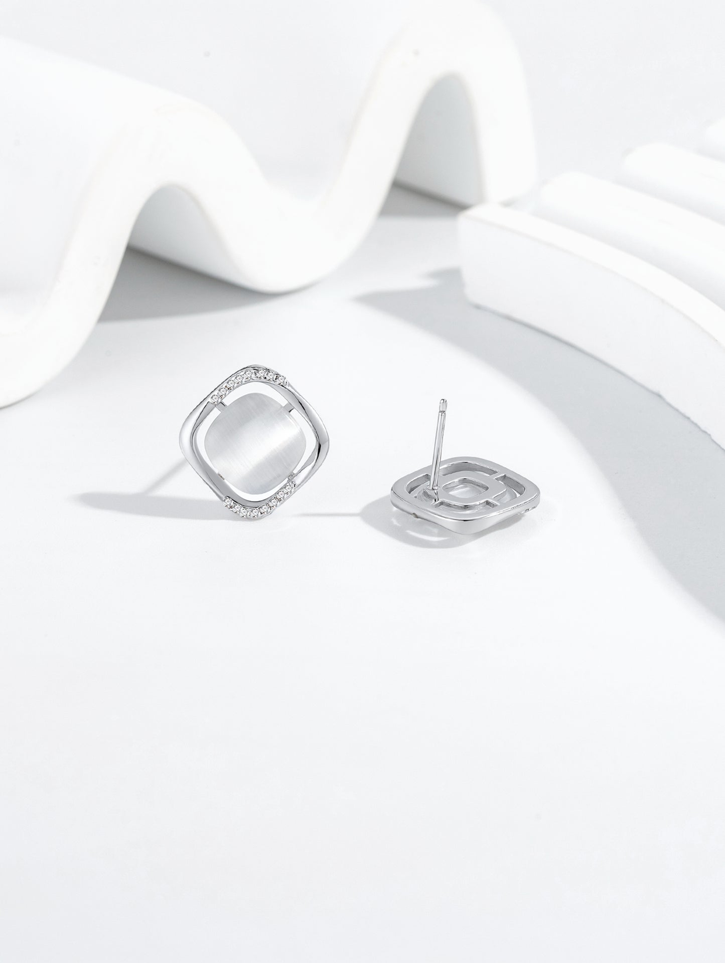 SILVER AURA GLOW STUD EARRINGS