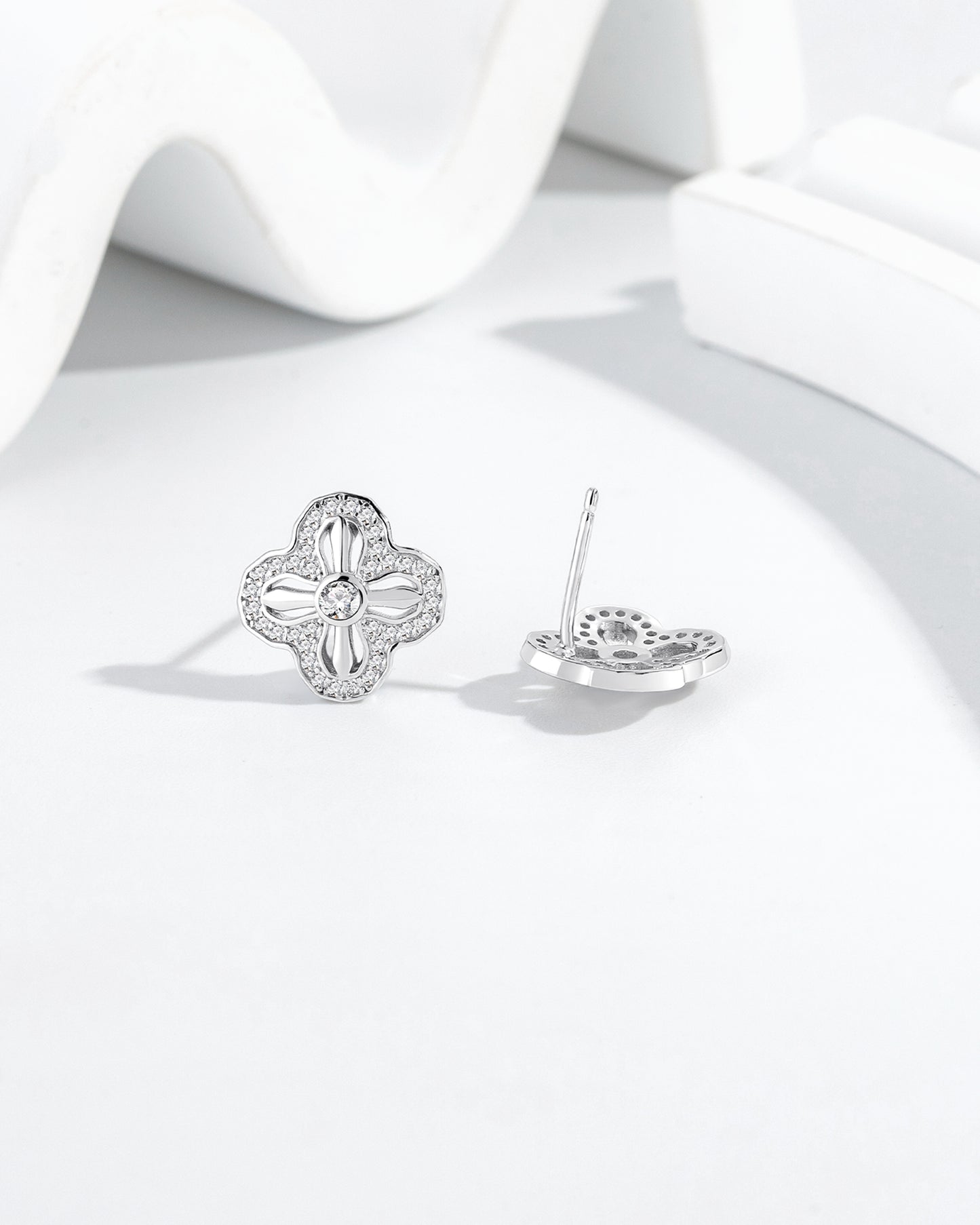 PETAL SPARKLE  STUD EARRINGS