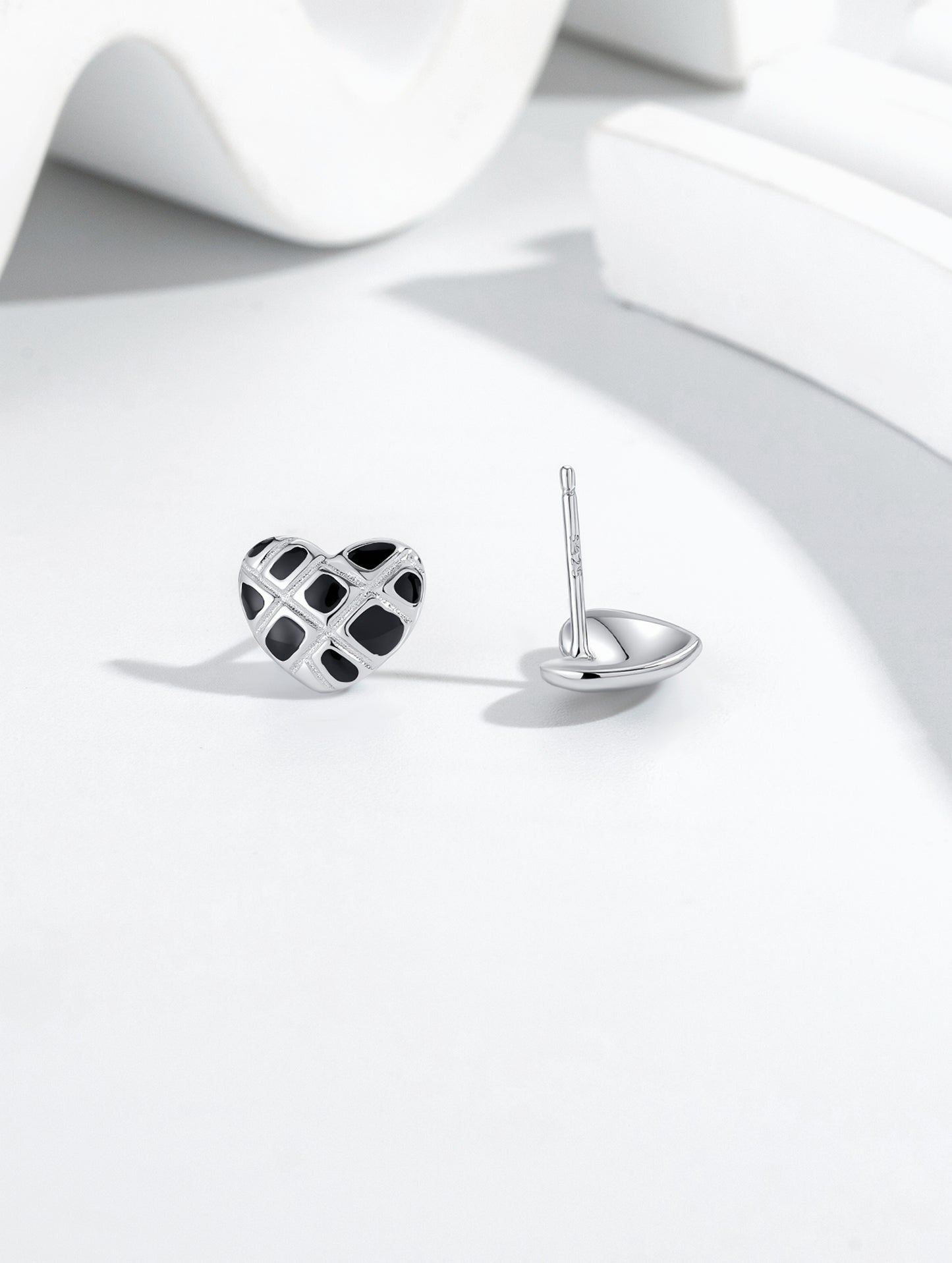 BLACK VELVET HEART STUD EARRINGS