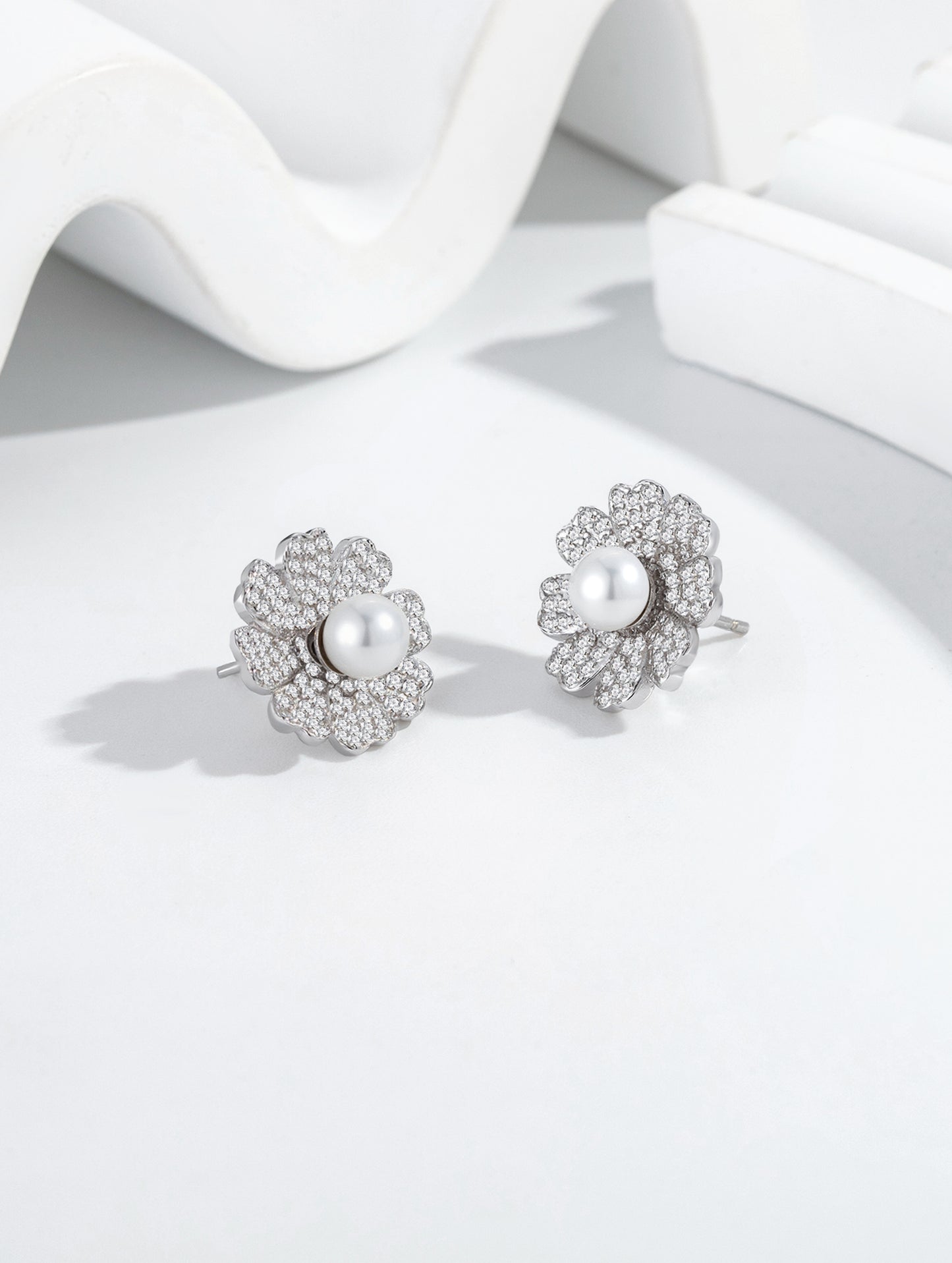 PEARL BLOOM RADIANCE EARRINGS