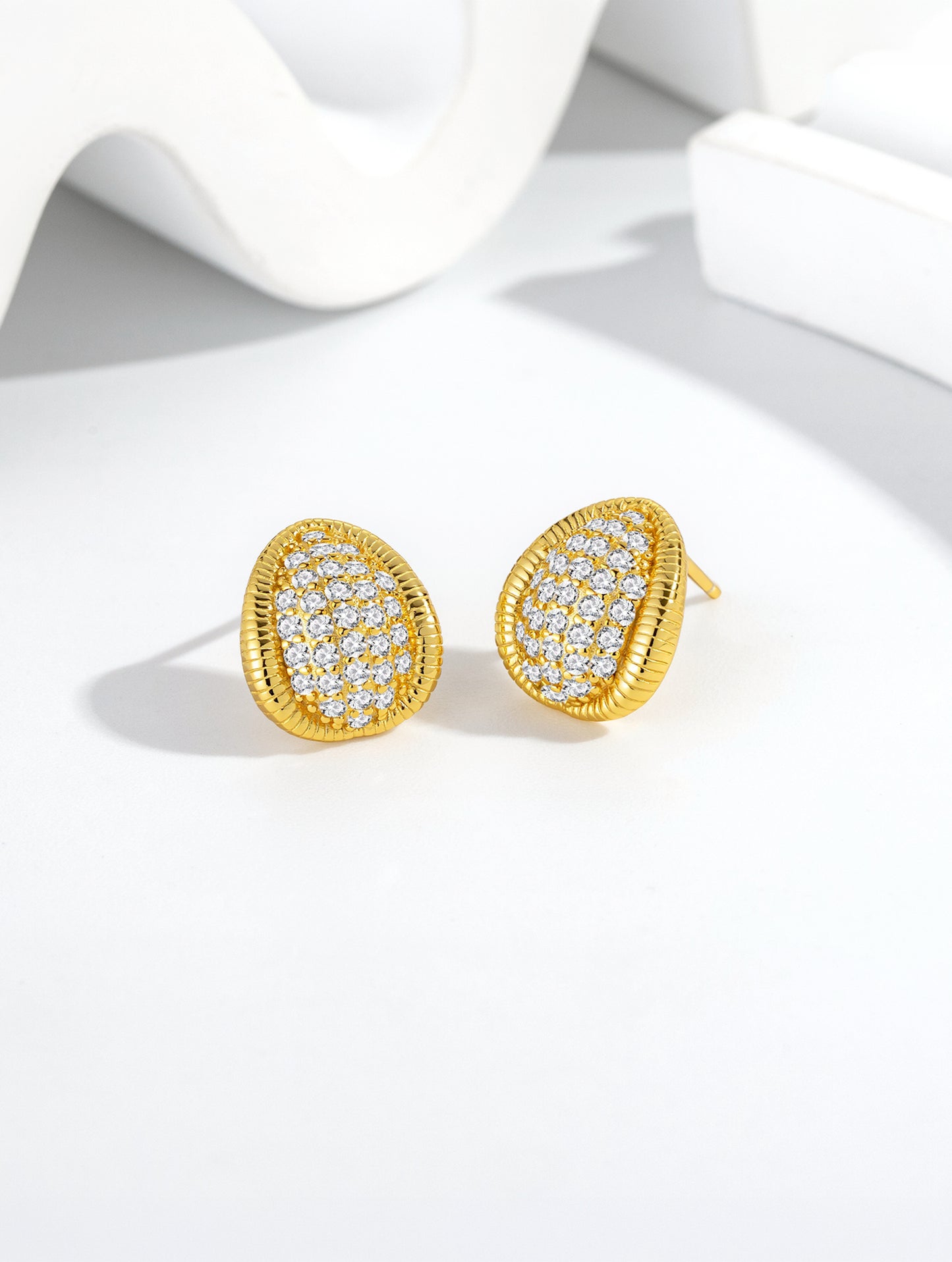 ROYAL SPARK OVAL EARRINGS