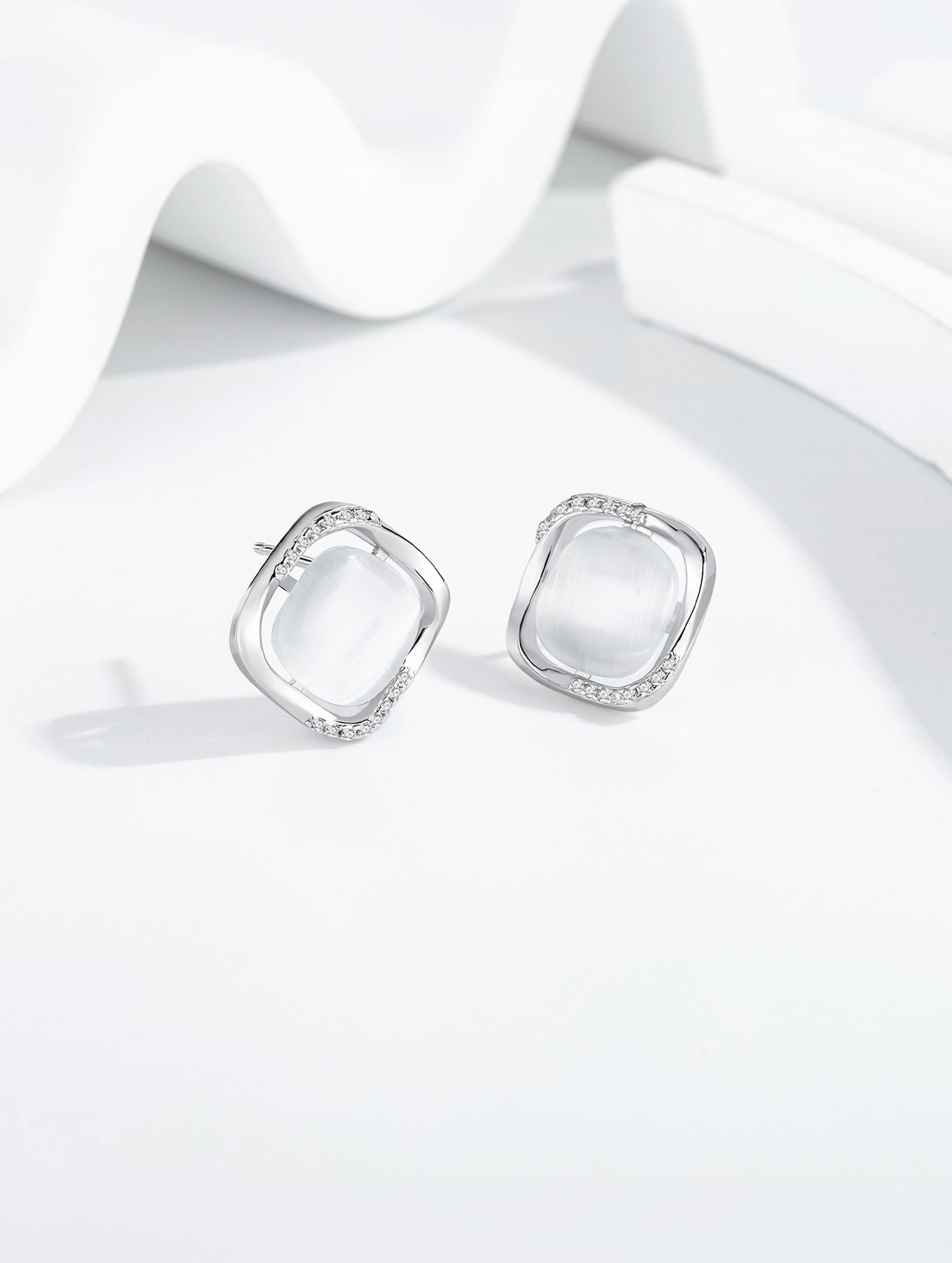 SILVER AURA GLOW STUD EARRINGS