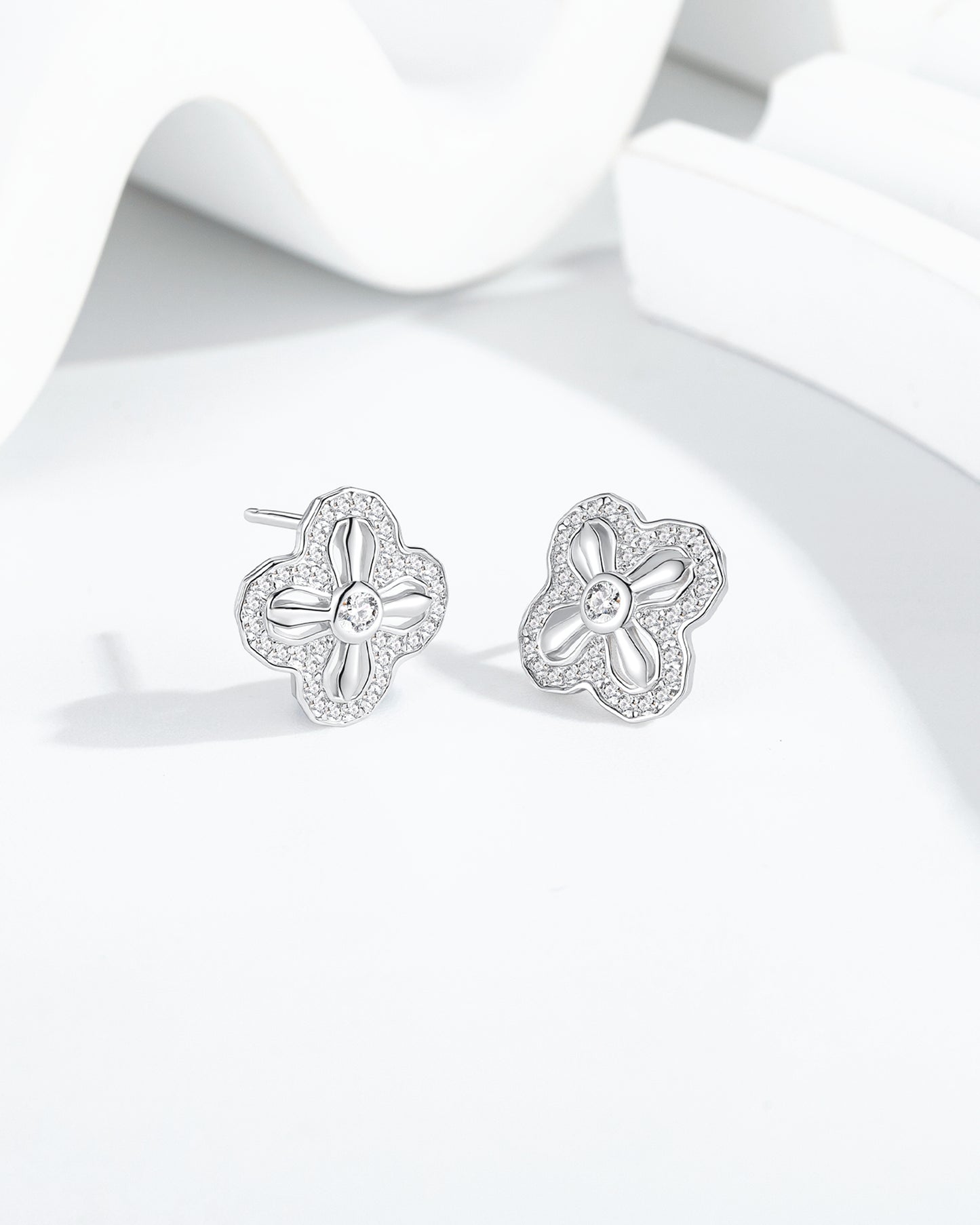 PETAL SPARKLE  STUD EARRINGS