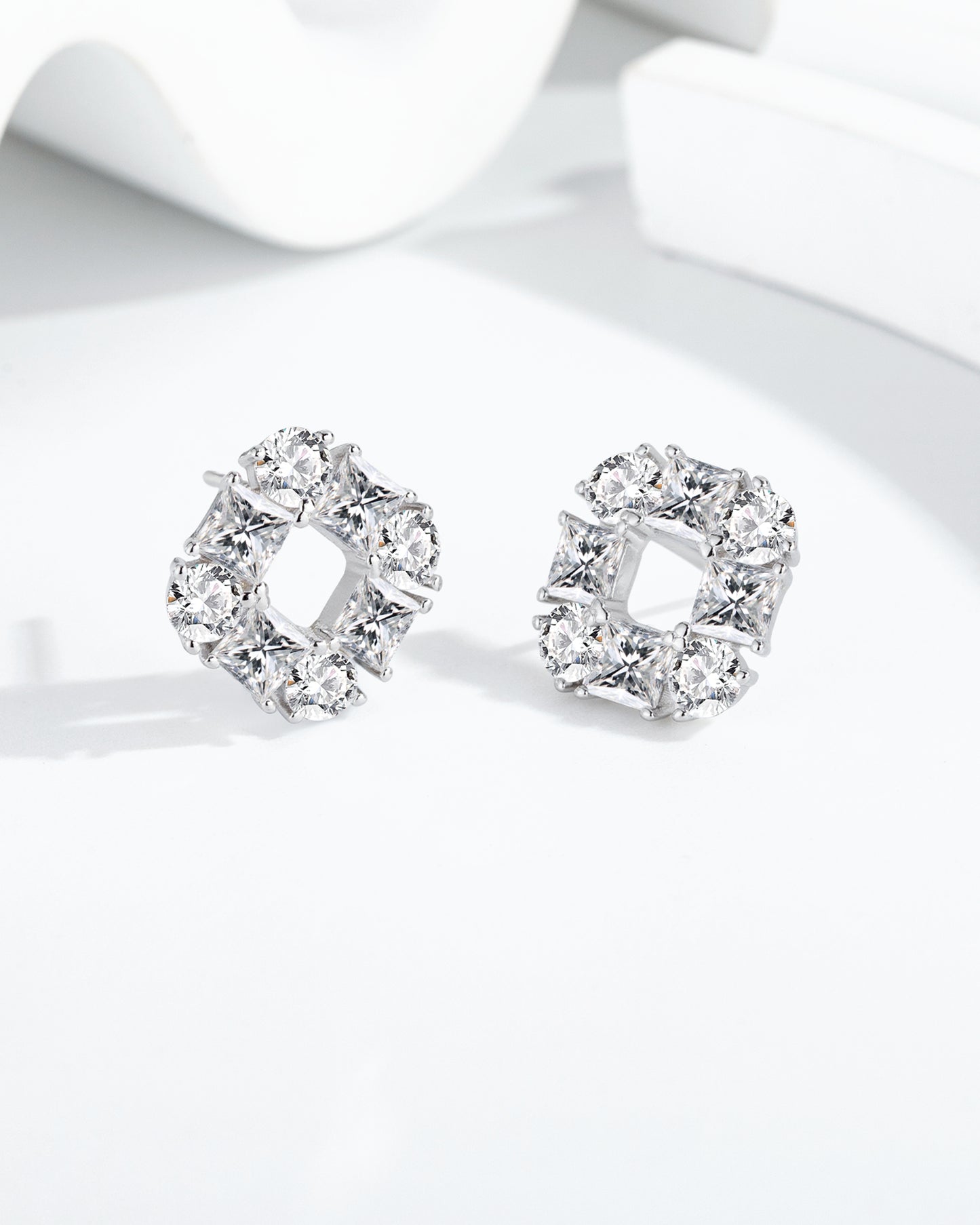 STARLIGHT CIRCLE STUD EARRINGS