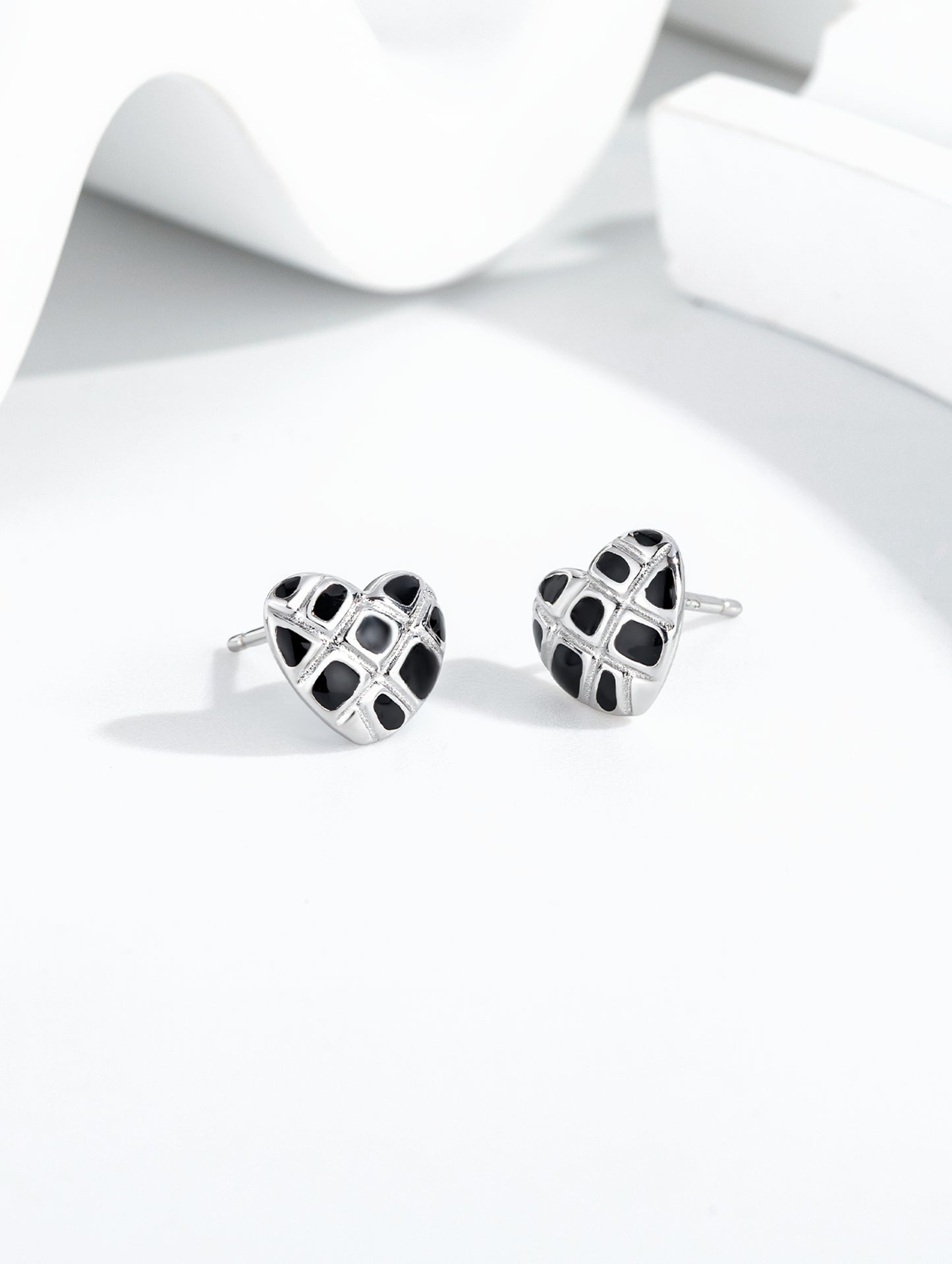 BLACK VELVET HEART STUD EARRINGS