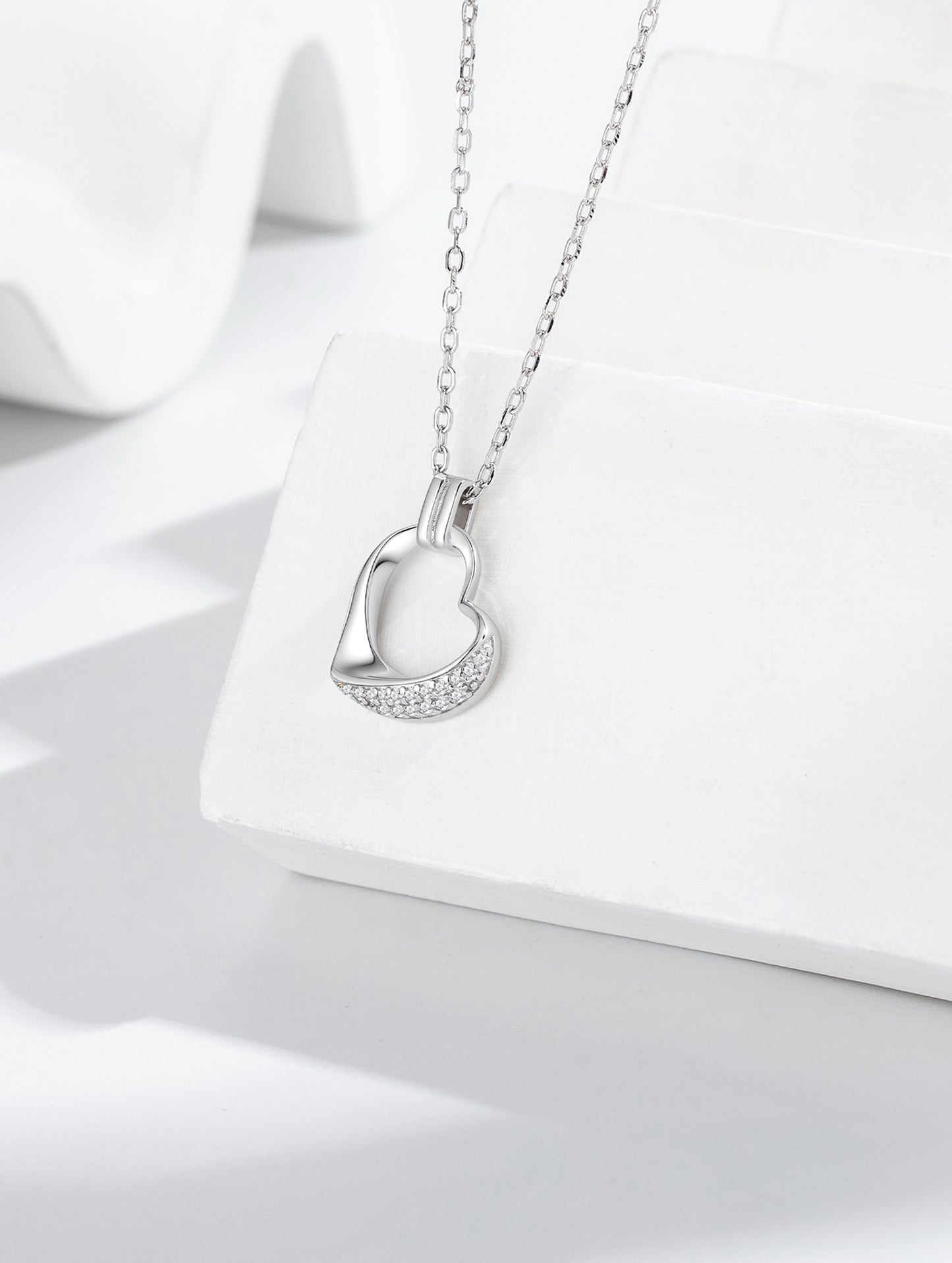 SERENITY HEART HALO CHARM CHAIN