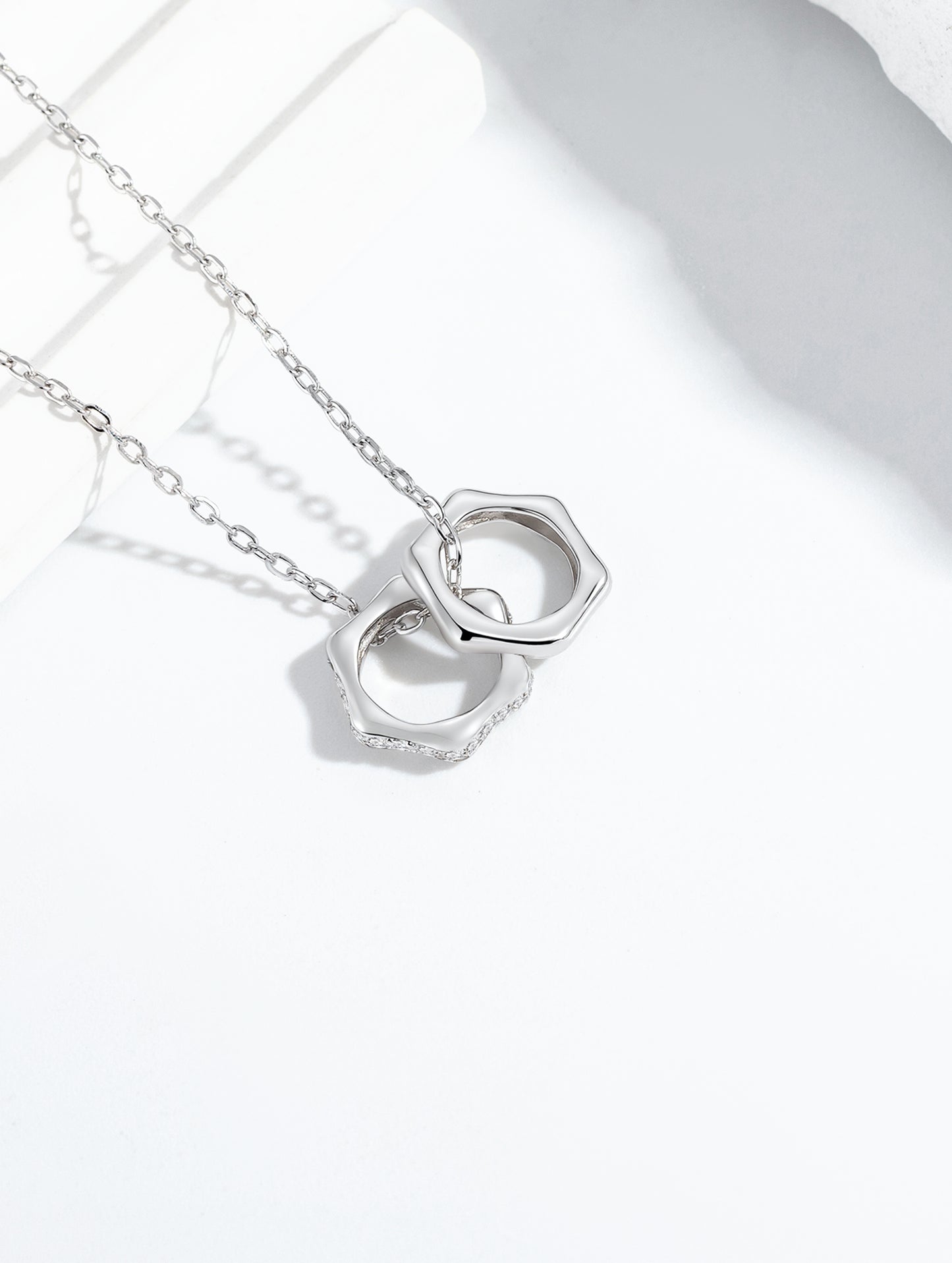 INTERLOCKED AURA CHARM CHAIN