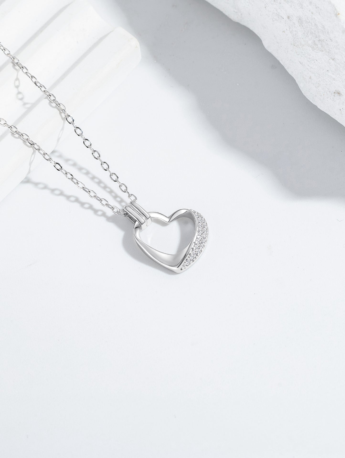 SERENITY HEART HALO CHARM CHAIN