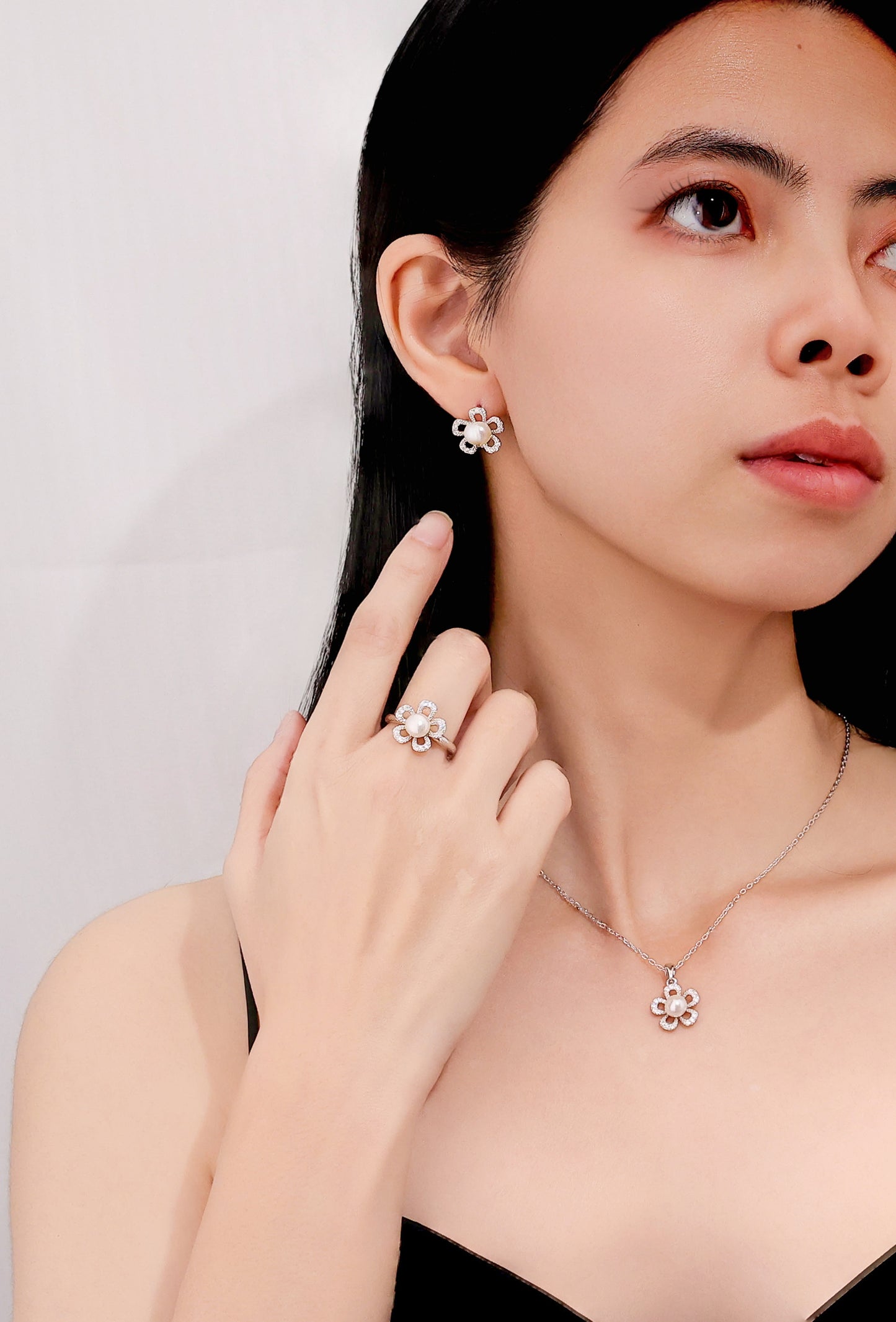 Flora Grace Pearl Ring