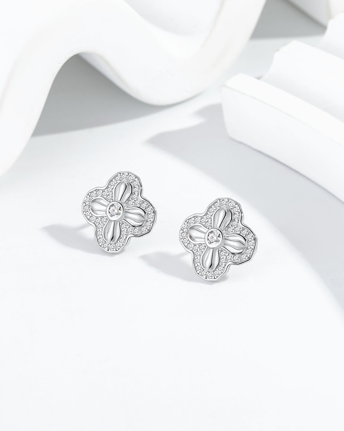 PETAL SPARKLE  STUD EARRINGS