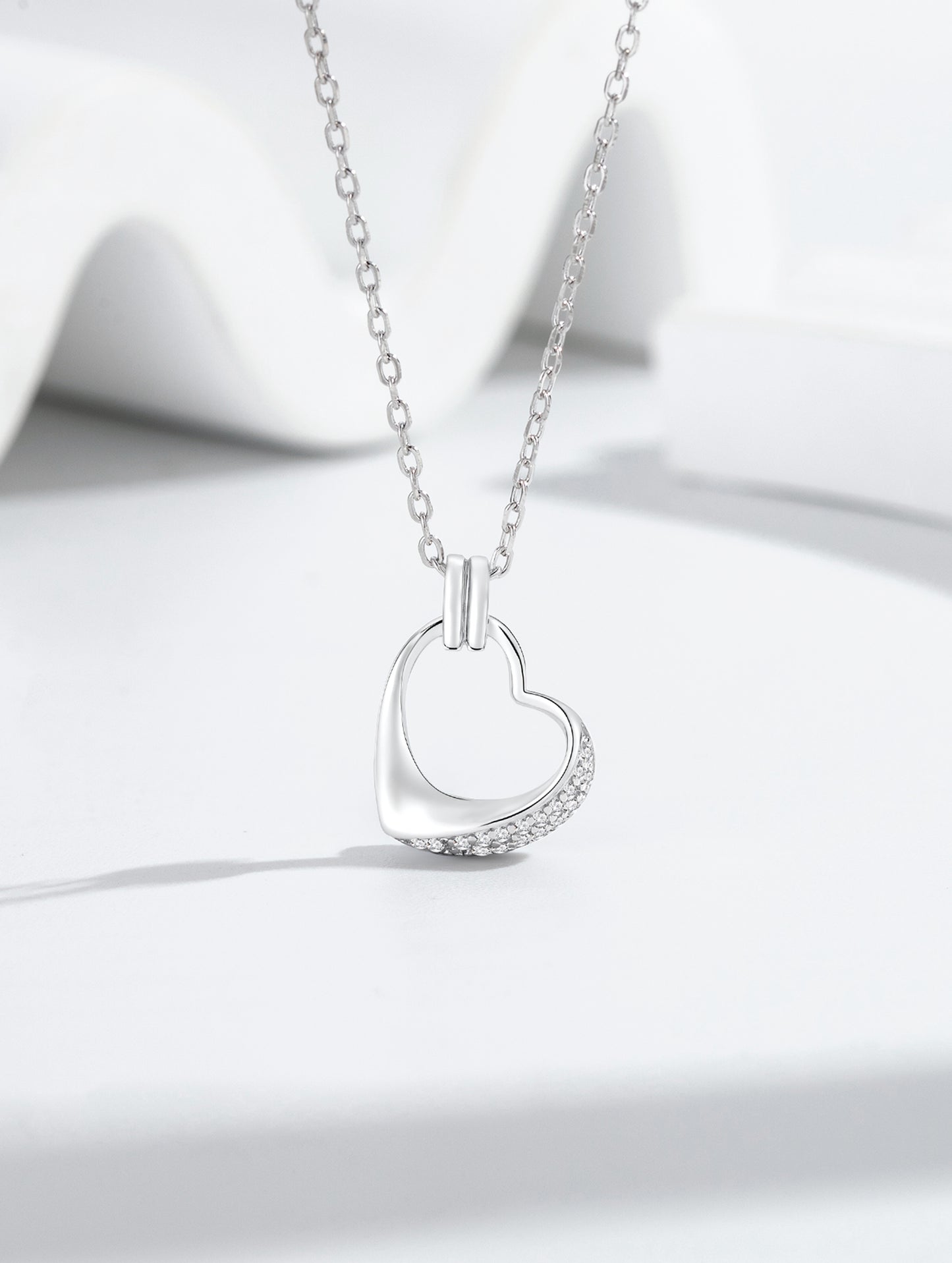 SERENITY HEART HALO CHARM CHAIN