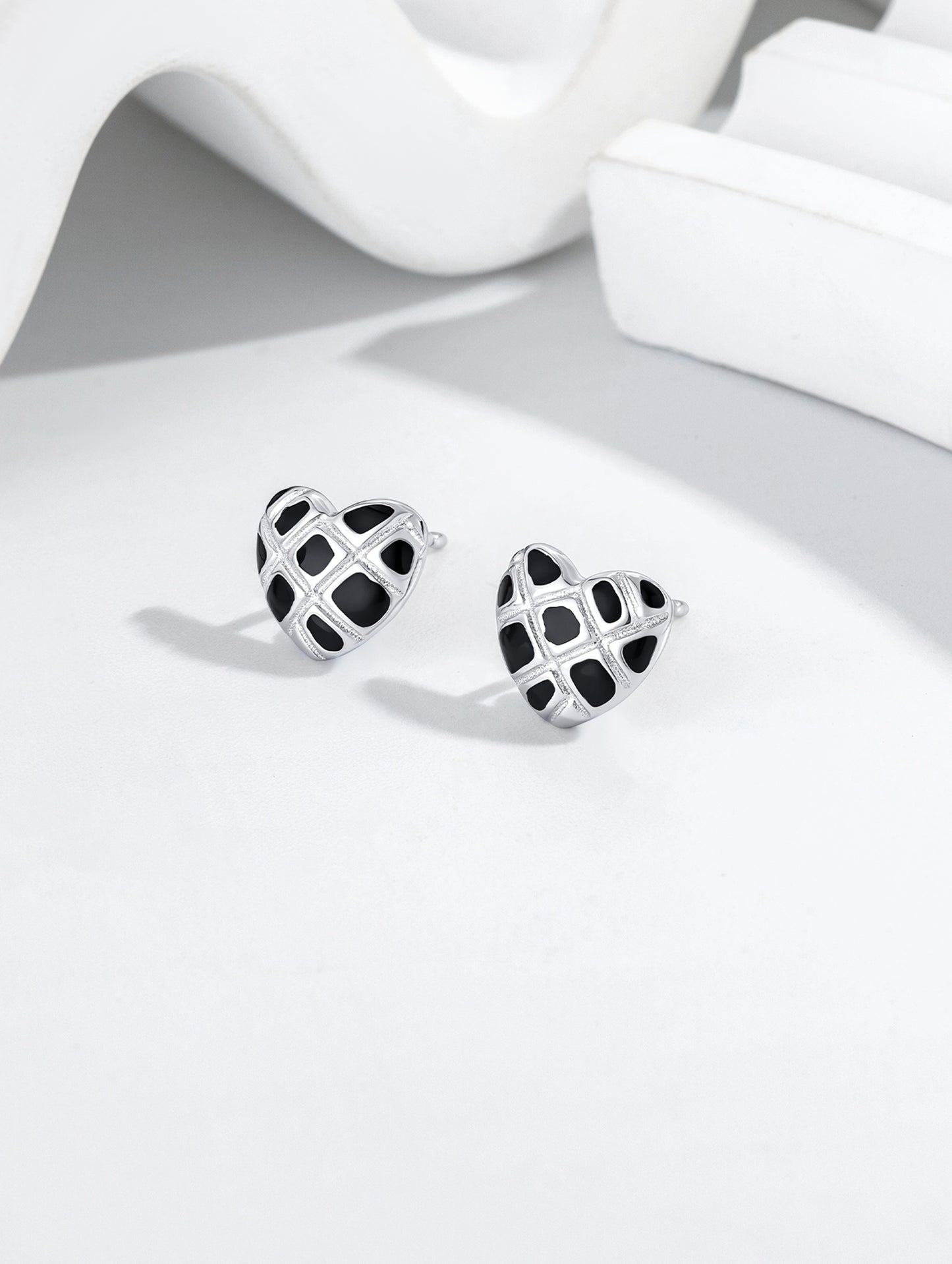 BLACK VELVET HEART STUD EARRINGS