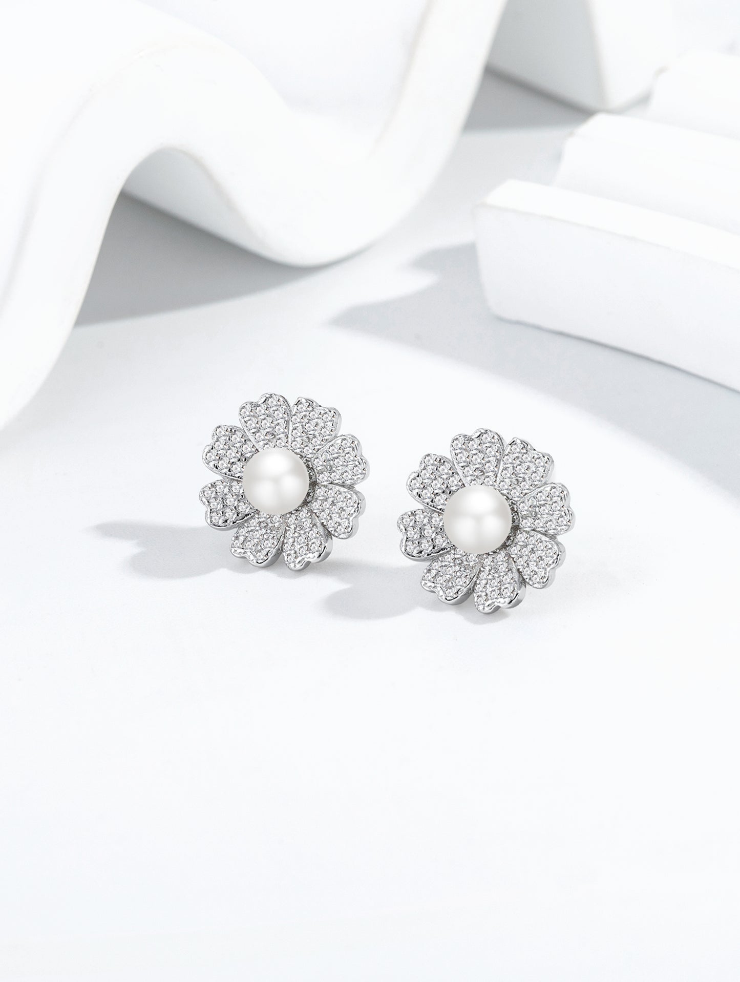 PEARL BLOOM RADIANCE EARRINGS