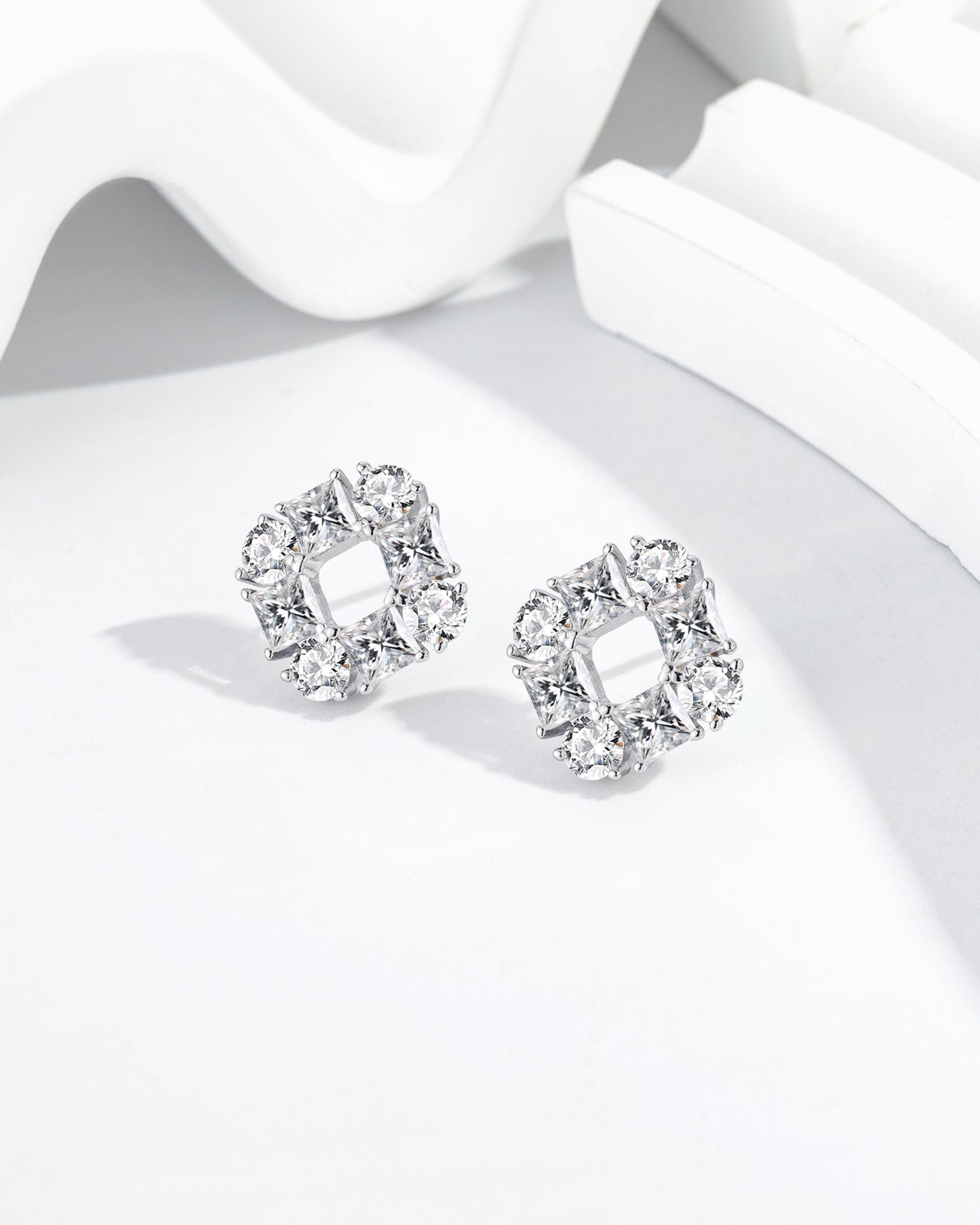 STARLIGHT CIRCLE STUD EARRINGS
