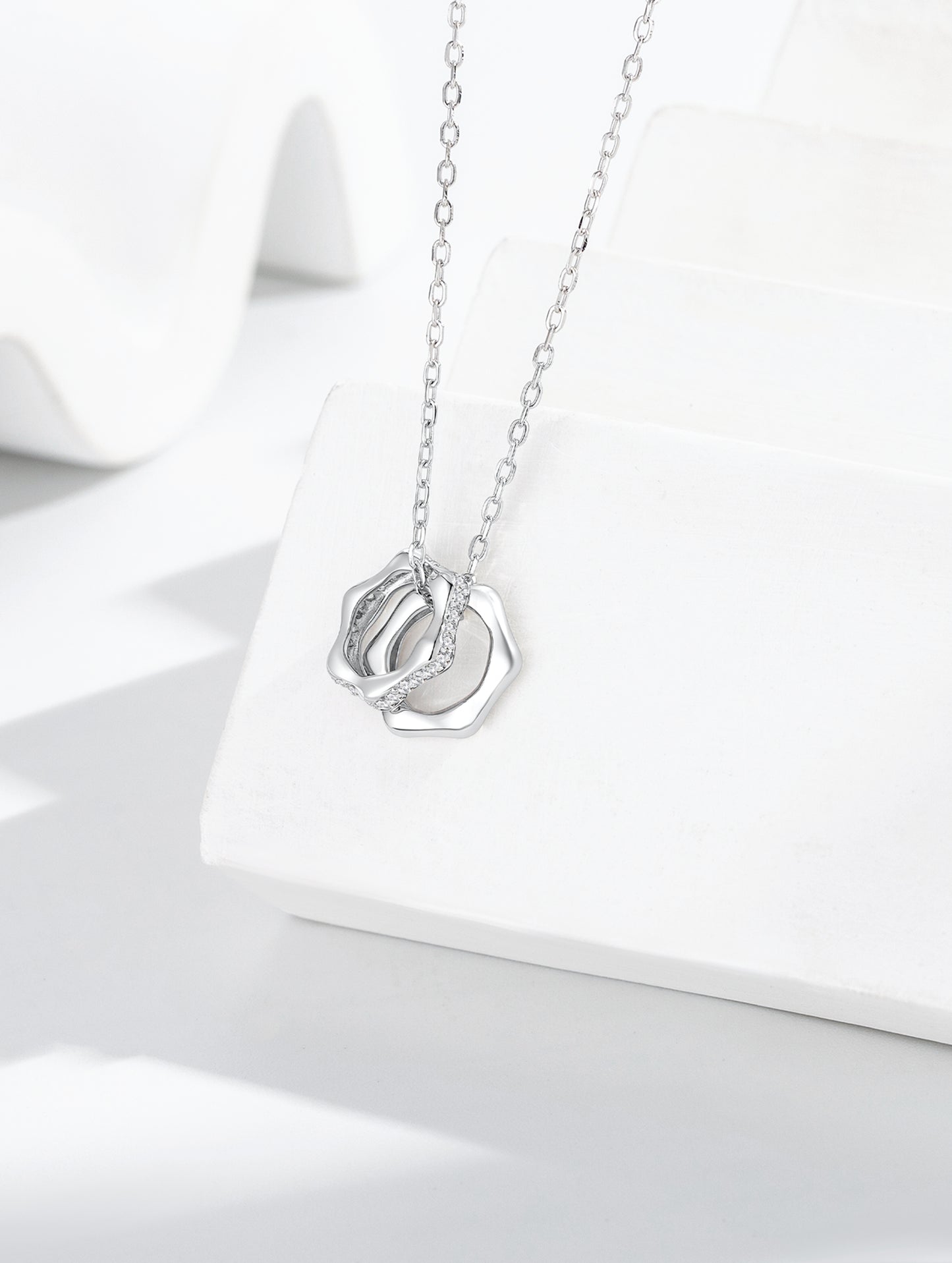 INTERLOCKED AURA CHARM CHAIN