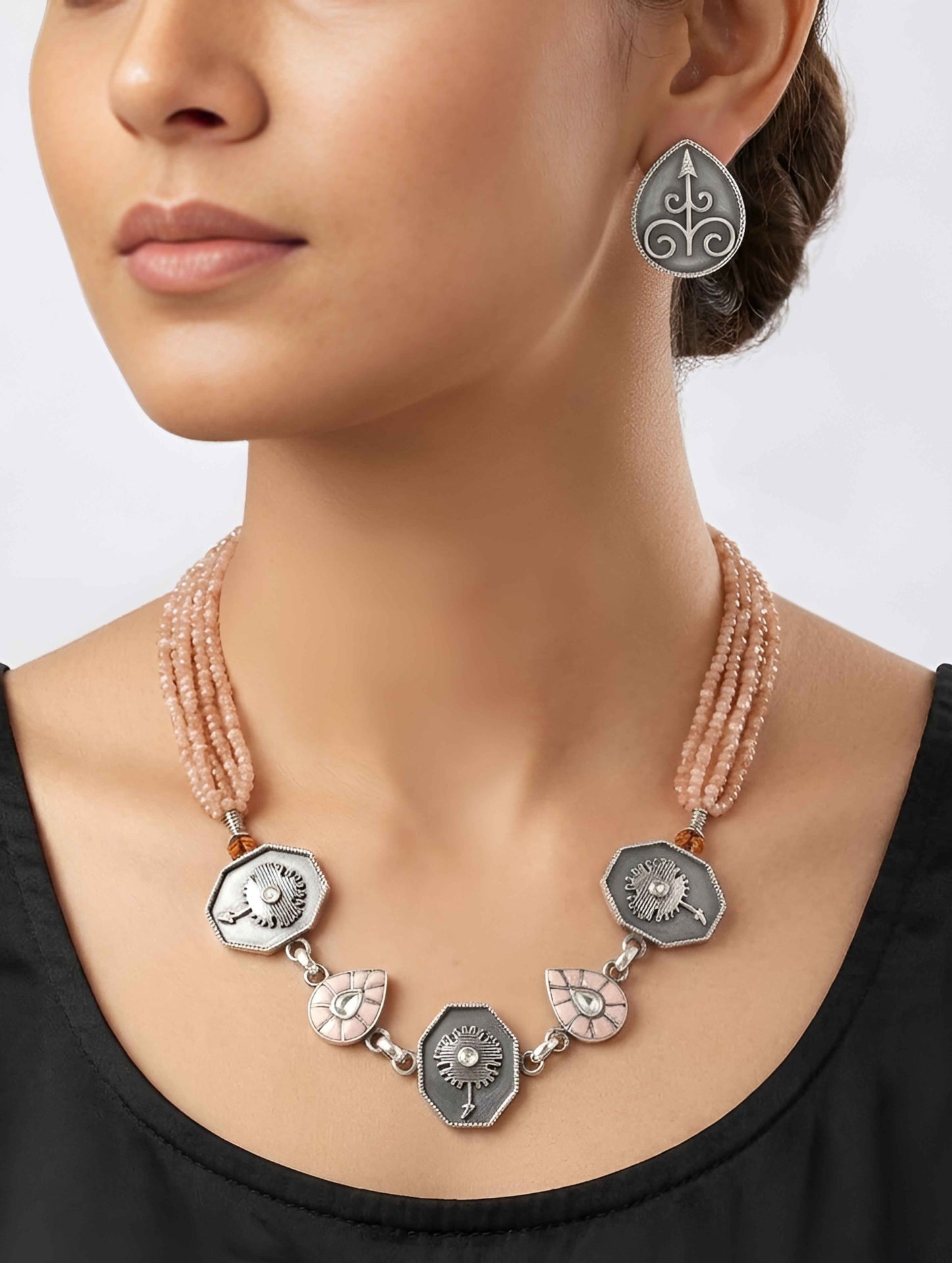 Noor Arrow Grace Necklace
