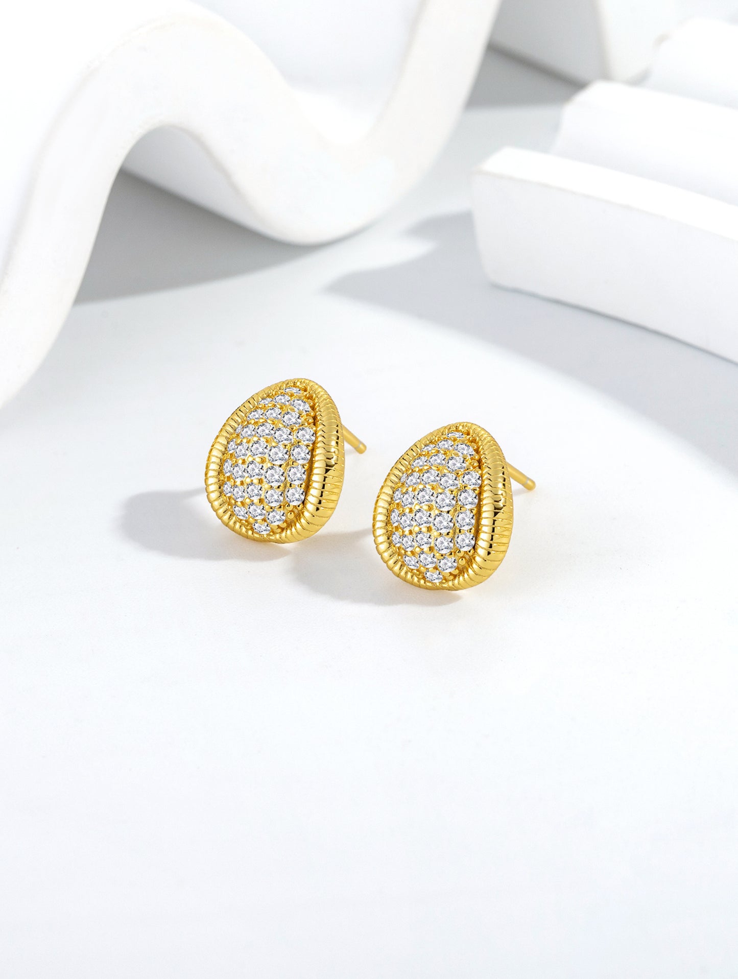 ROYAL SPARK OVAL EARRINGS