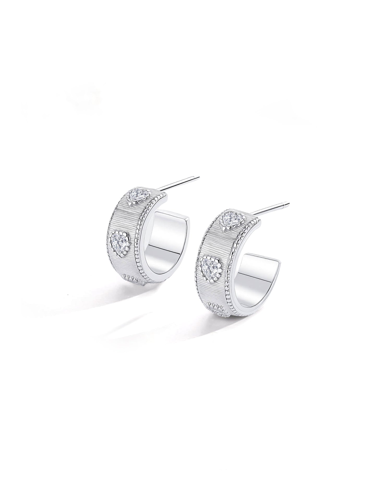 HEARTLINE GLIMMER EARRINGS