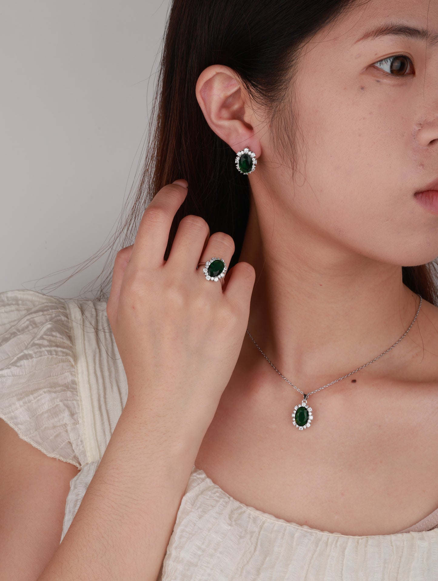 EMERALD ROYAL ELEGANCE PENDANT SET