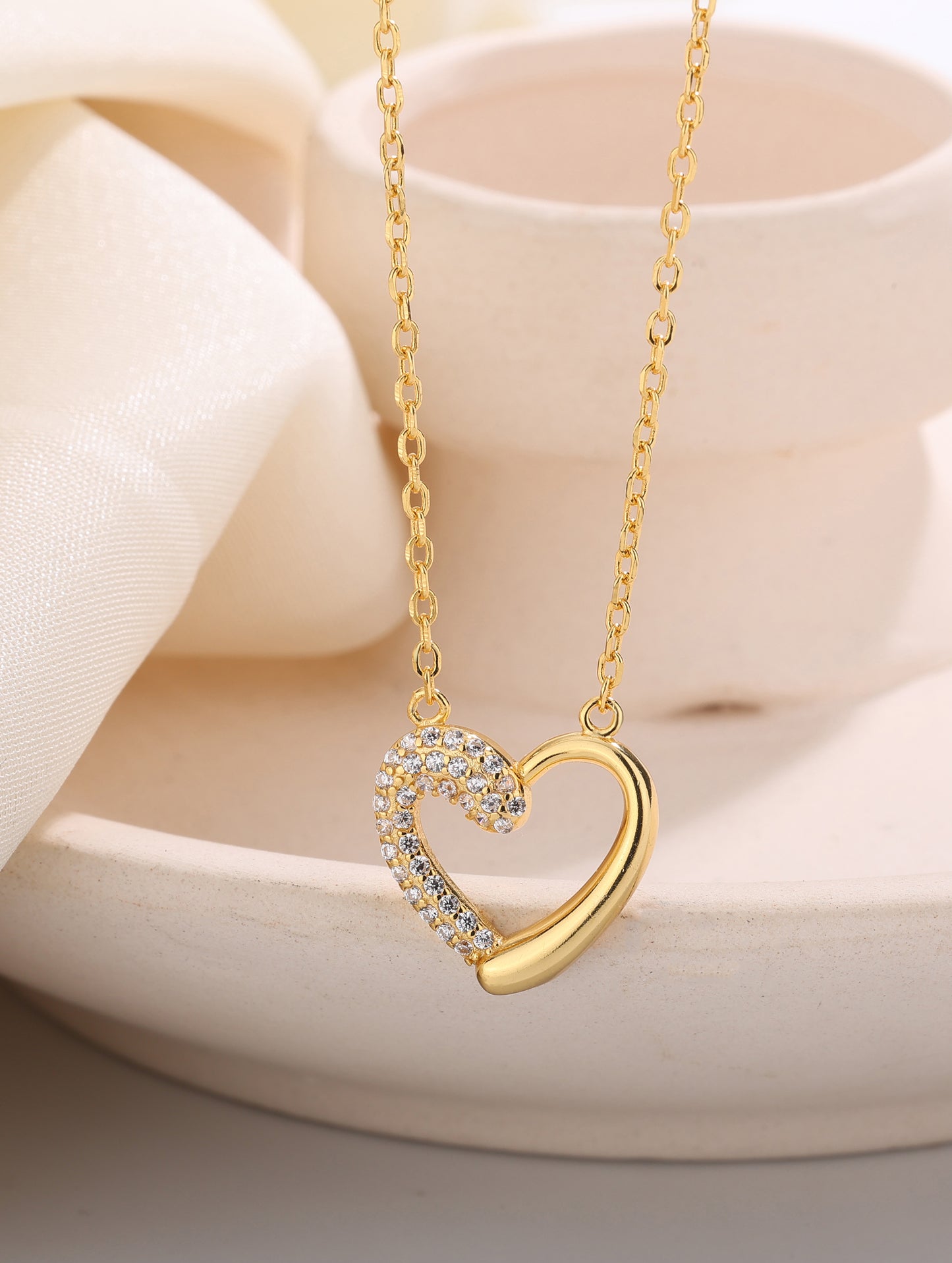 GOLDEN HEARTFELT SPARKLE PENDANT SET